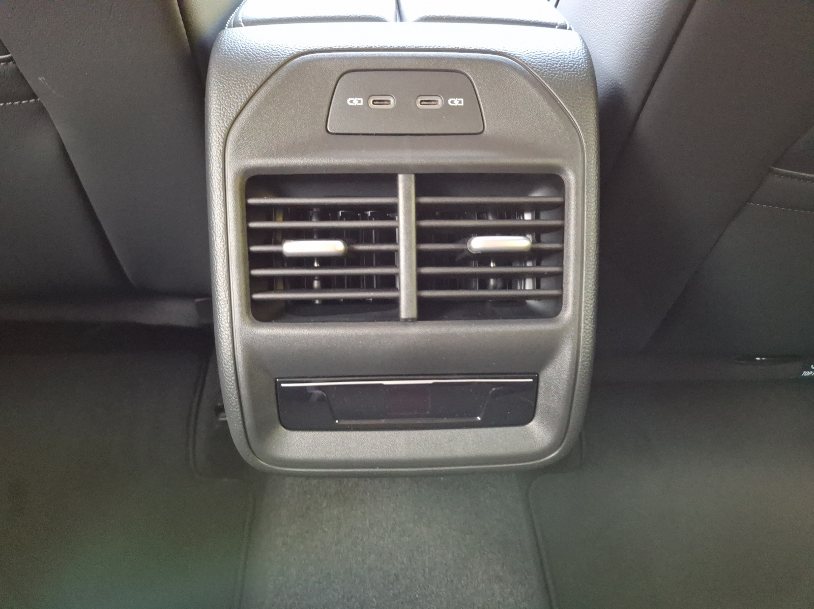 VW Passat Variant 2.0 TDI evo Business 4 Motion DSG-image-10