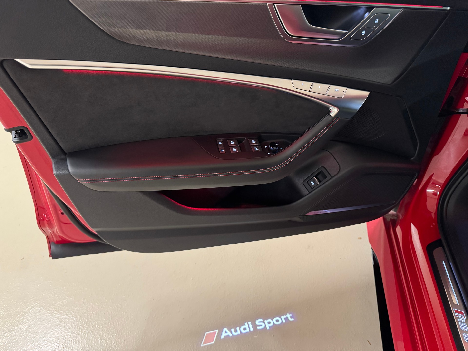 AUDI RS6 Avant 4.0 TFSI V8 quattro * ON TOP * Tango RED * Pano *-image-14
