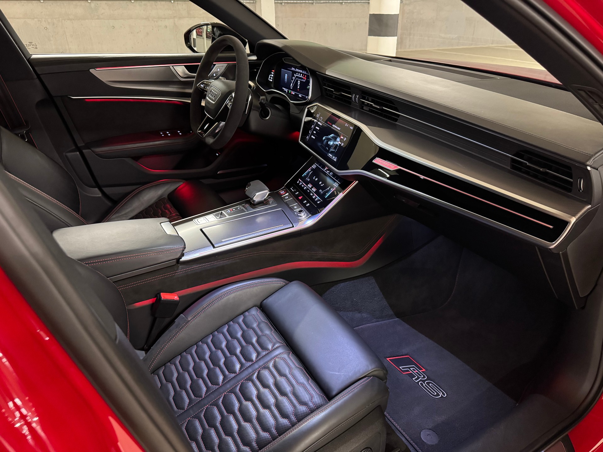 AUDI RS6 Avant 4.0 TFSI V8 quattro * ON TOP * Tango RED * Pano *-image-10