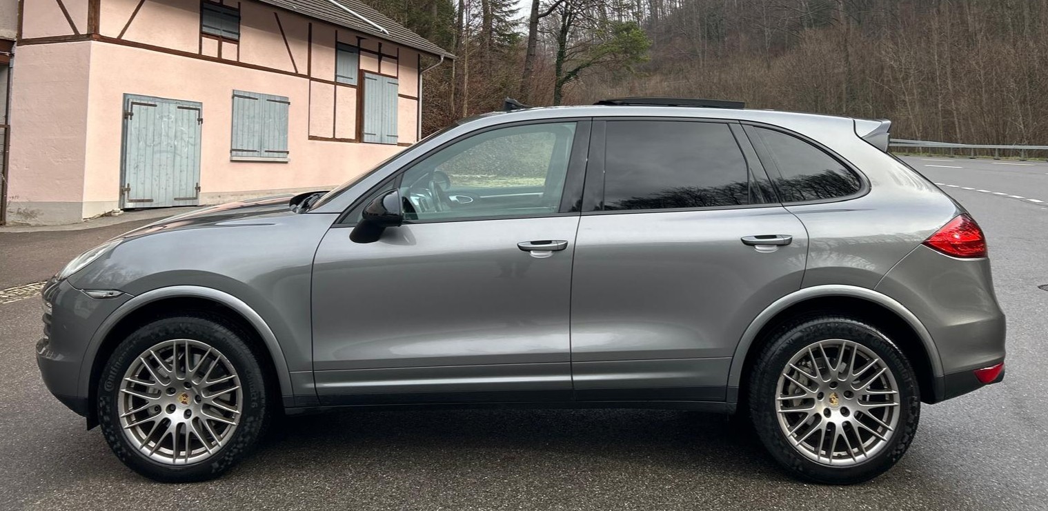 PORSCHE Cayenne S-showroom-element-1