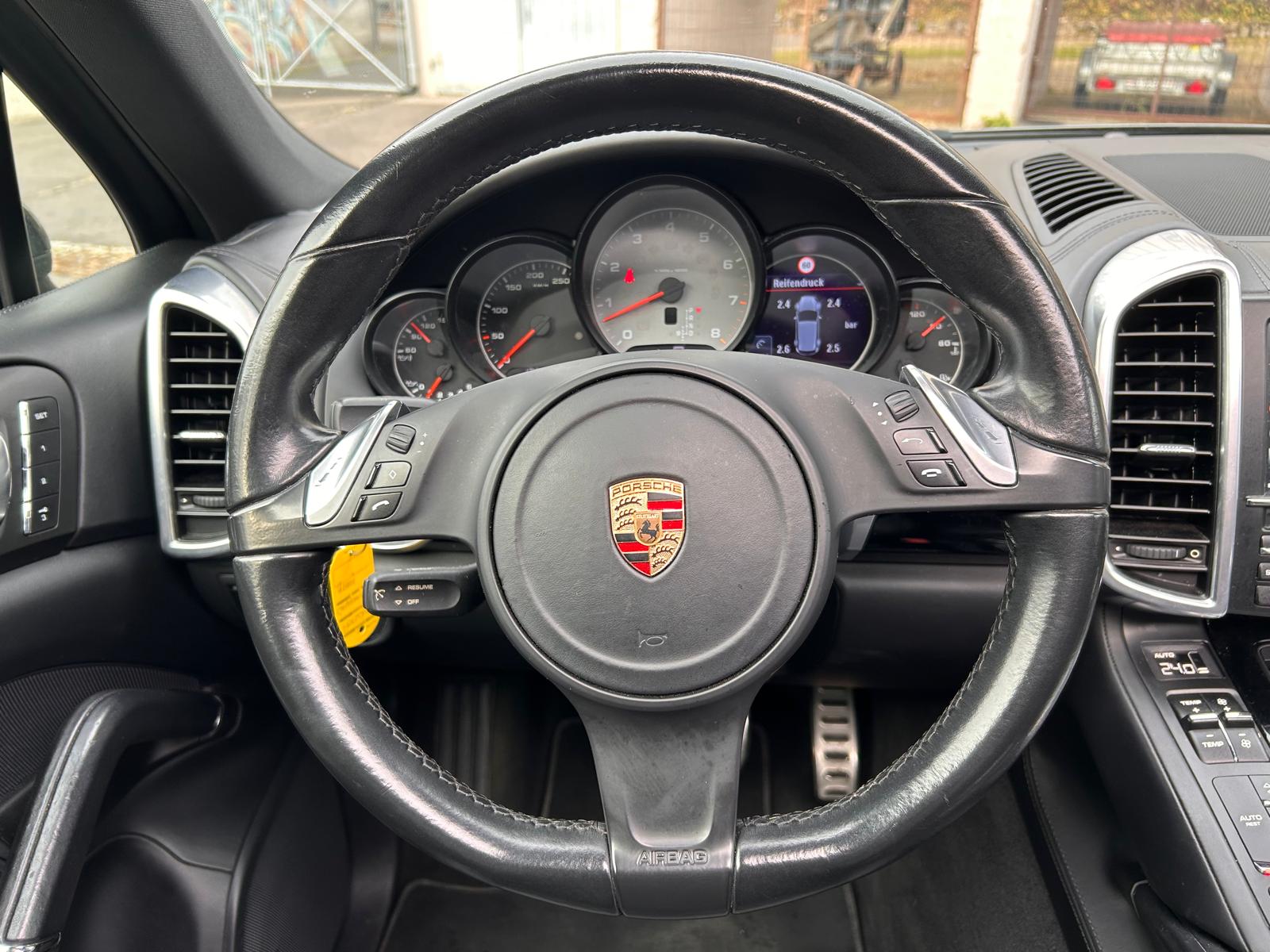 PORSCHE Cayenne S-image-19