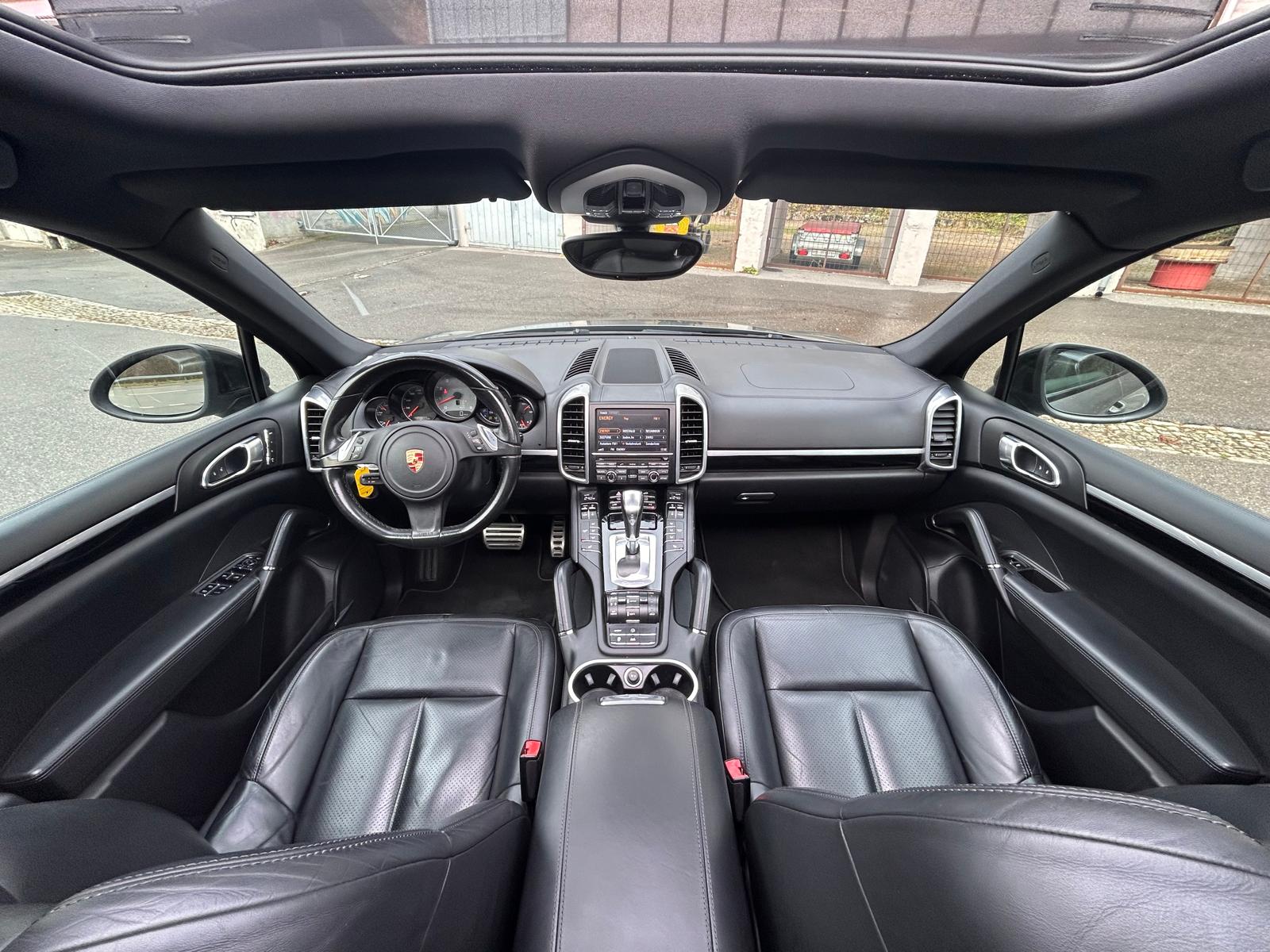 PORSCHE Cayenne S-image-17