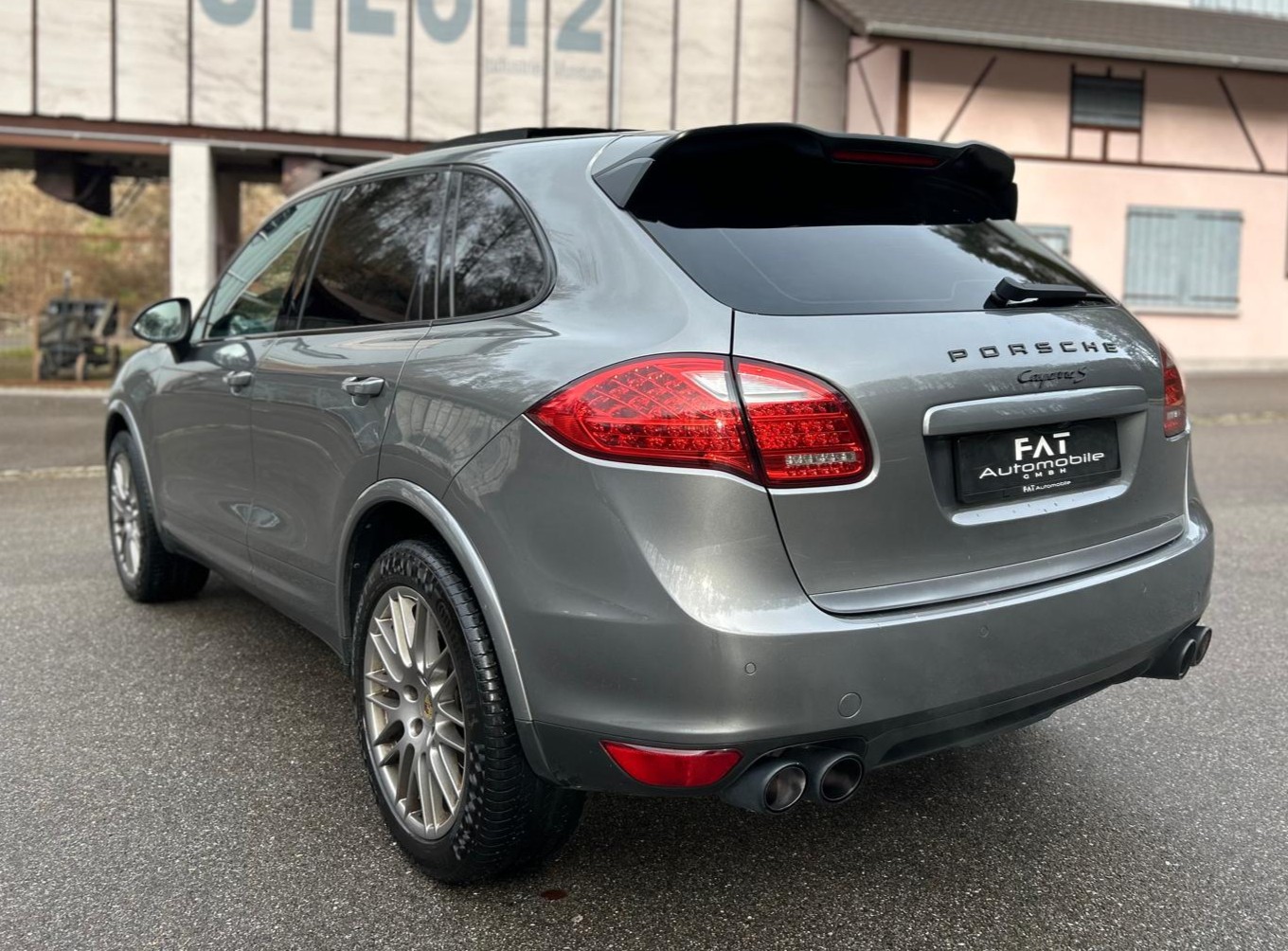 PORSCHE Cayenne S-showroom-element-2