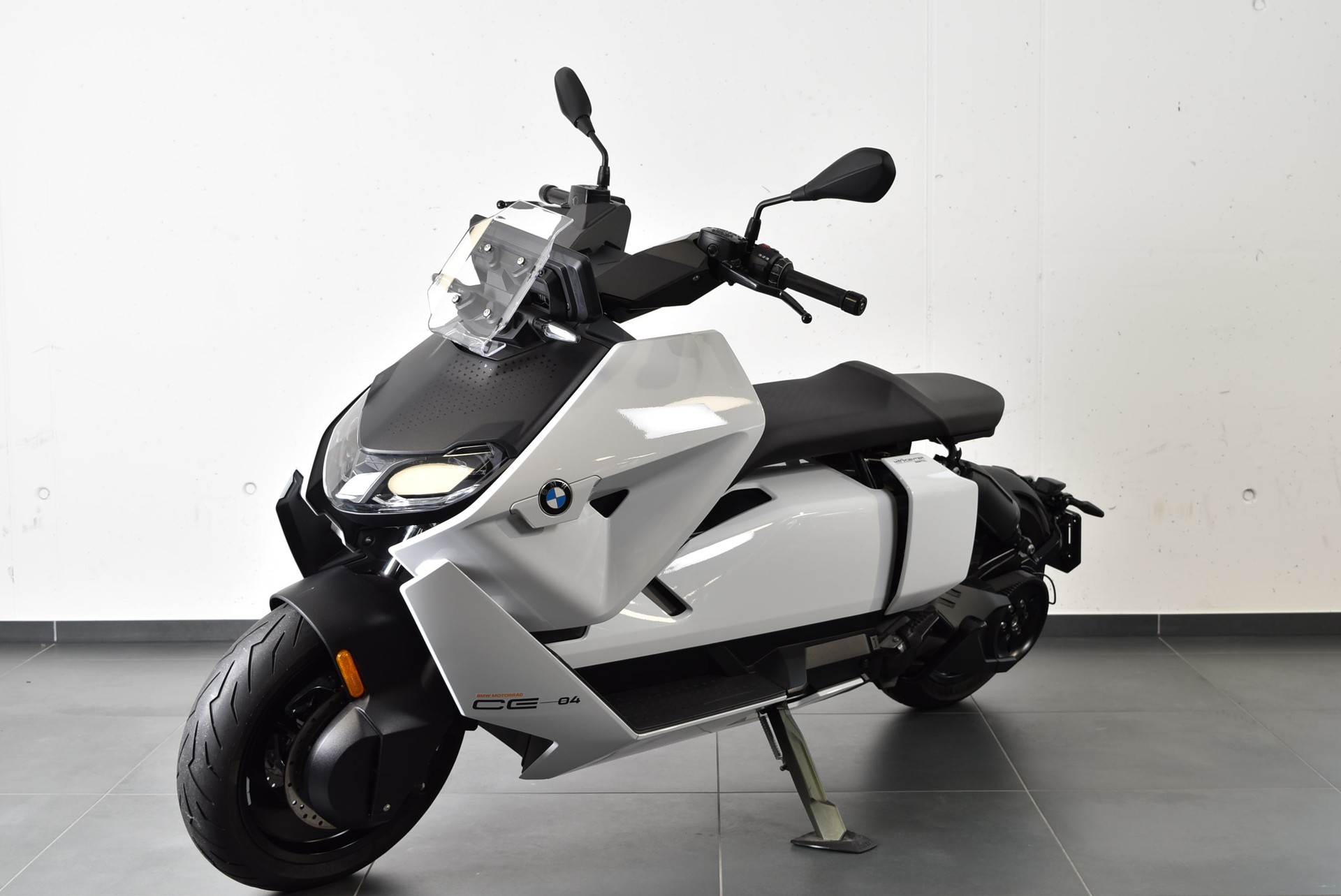 BMW CE 04-image-1