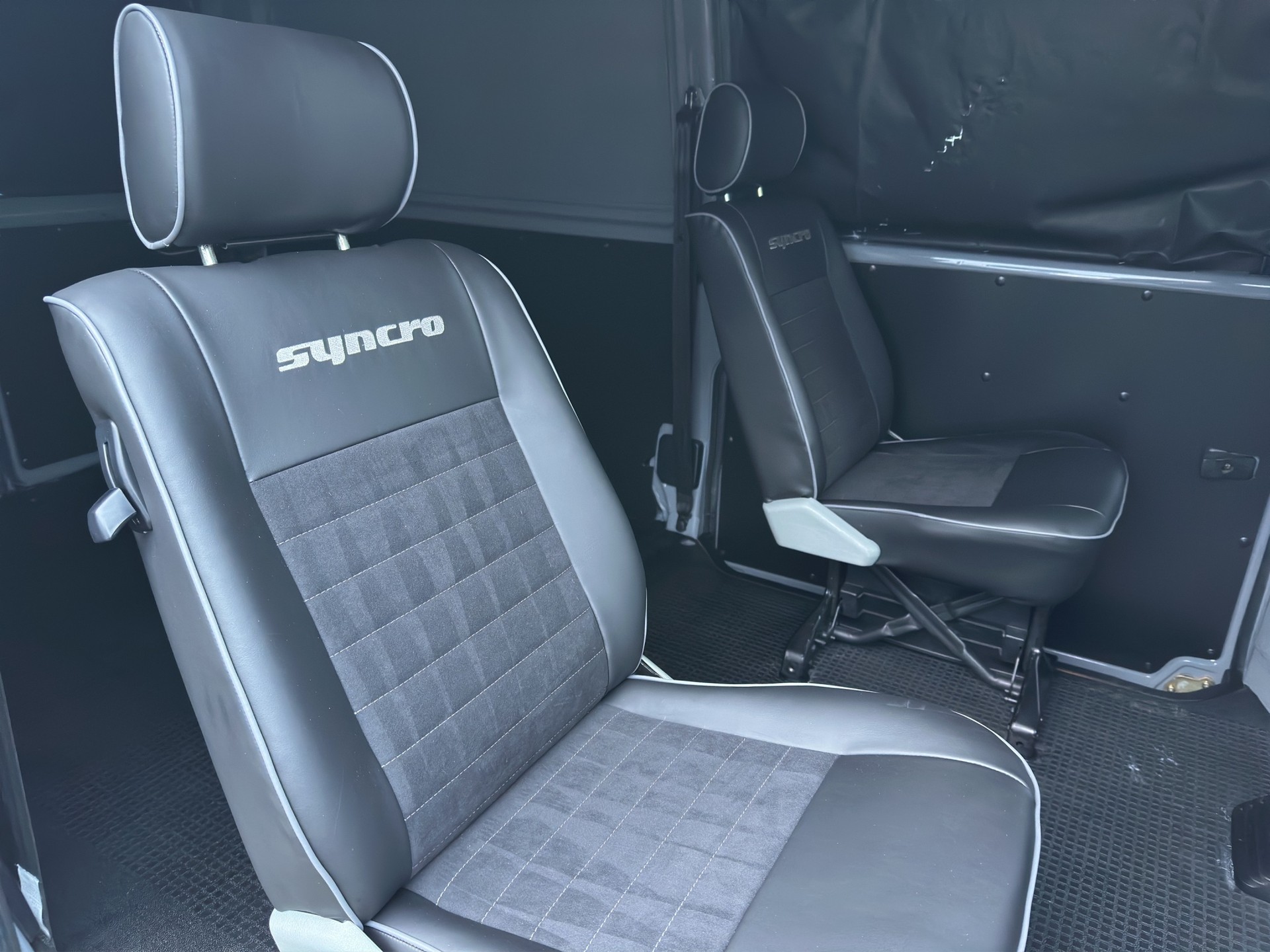 VW 2.5 Kombi Syncro-image-15