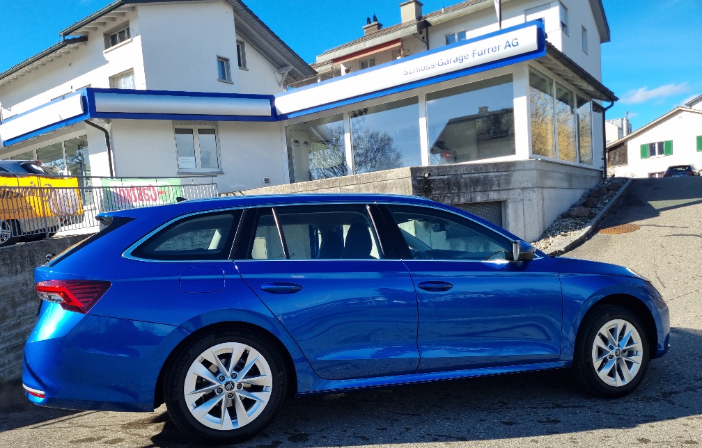SKODA Octavia Combi 2.0 TDI DSG Selection-showroom-element-3