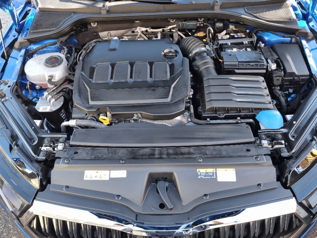 SKODA Octavia Combi 2.0 TDI DSG Selection-image-17