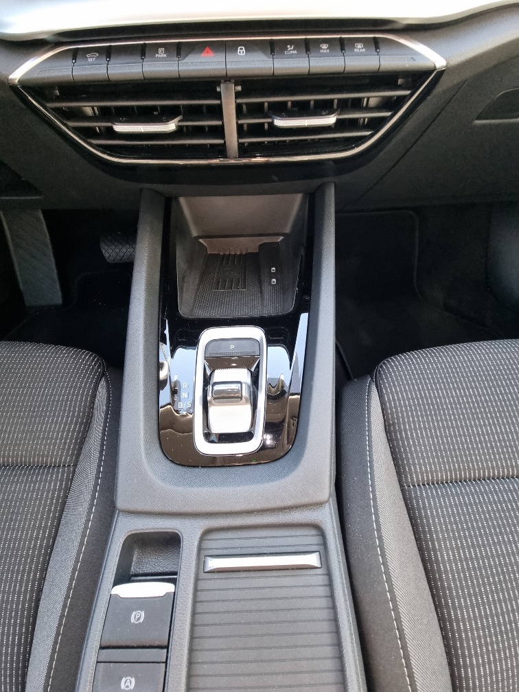 SKODA Octavia Combi 2.0 TDI DSG Selection-image-22