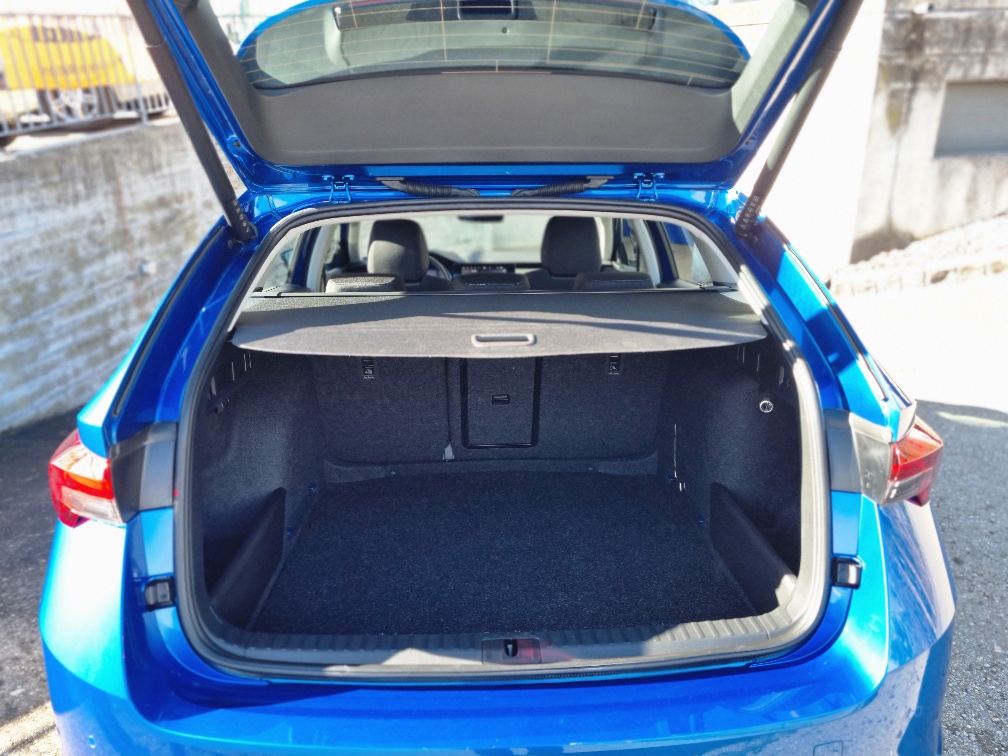 SKODA Octavia Combi 2.0 TDI DSG Selection-image-10
