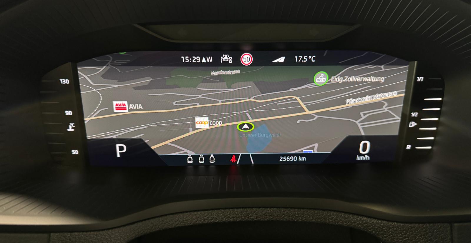 SKODA Karoq 2.0 TDI Style 4x4 DSG-image-13