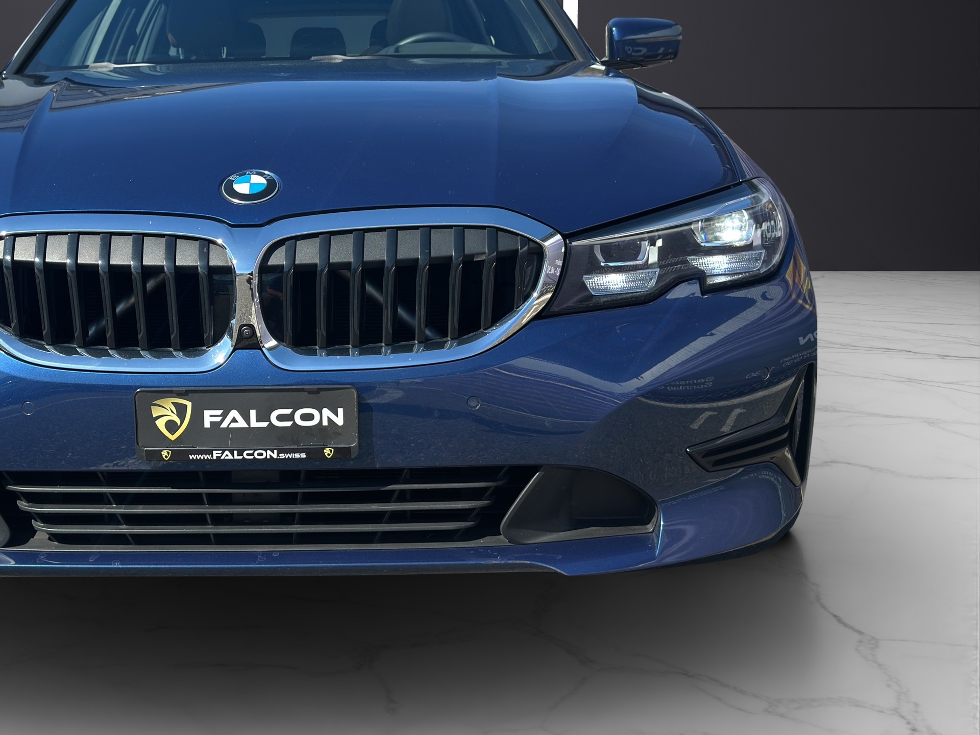 BMW 330e x DriveTouring Steptronic-image-52