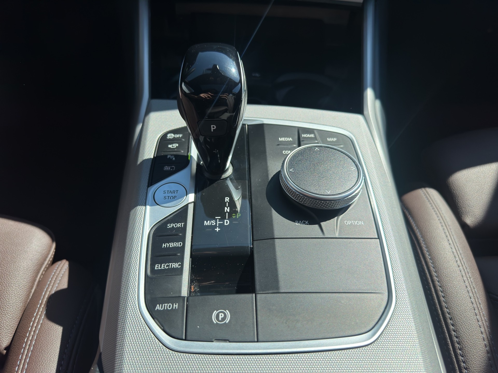 BMW 330e x DriveTouring Steptronic-image-39
