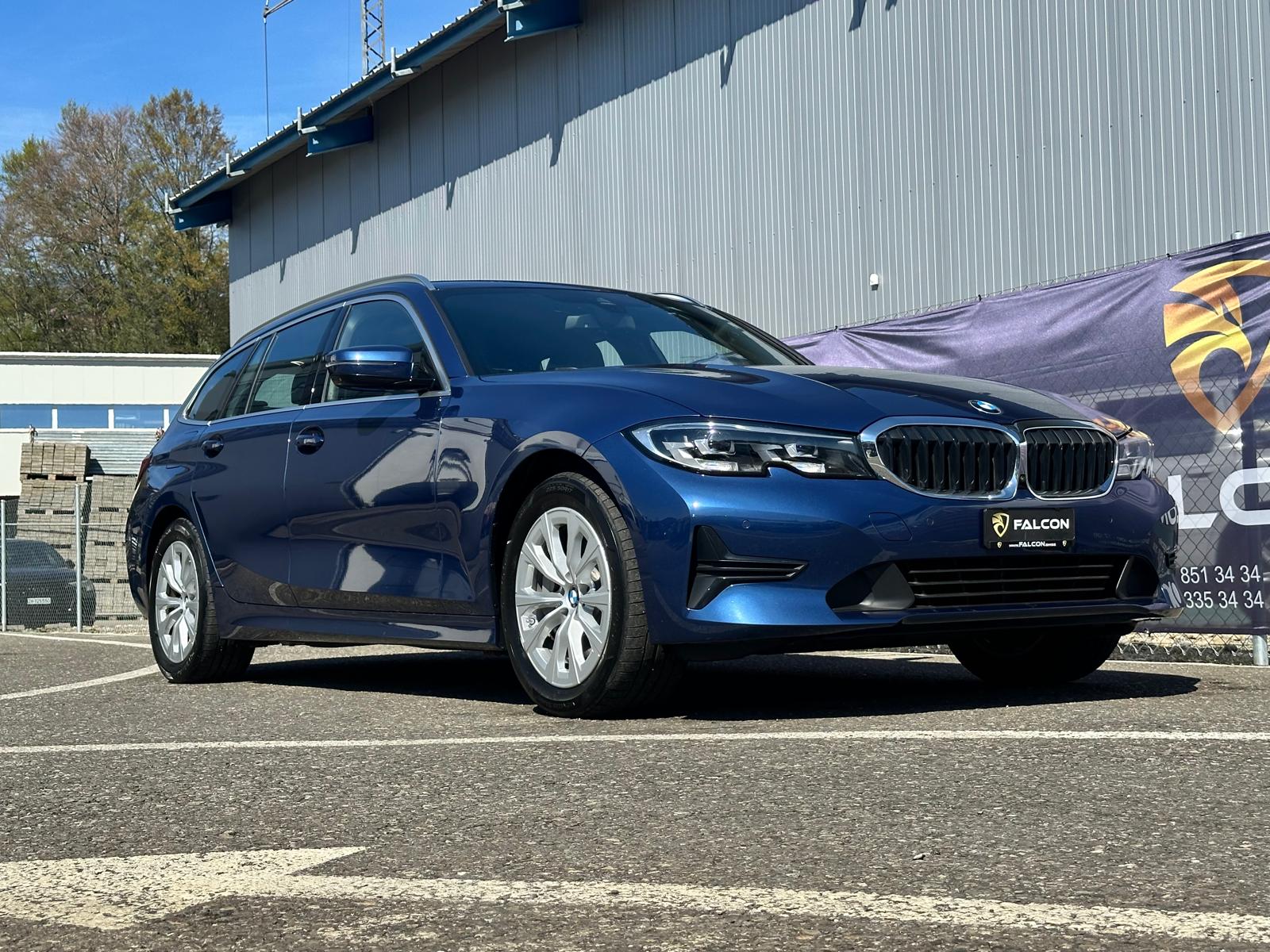 BMW 330e x DriveTouring Steptronic-image-8