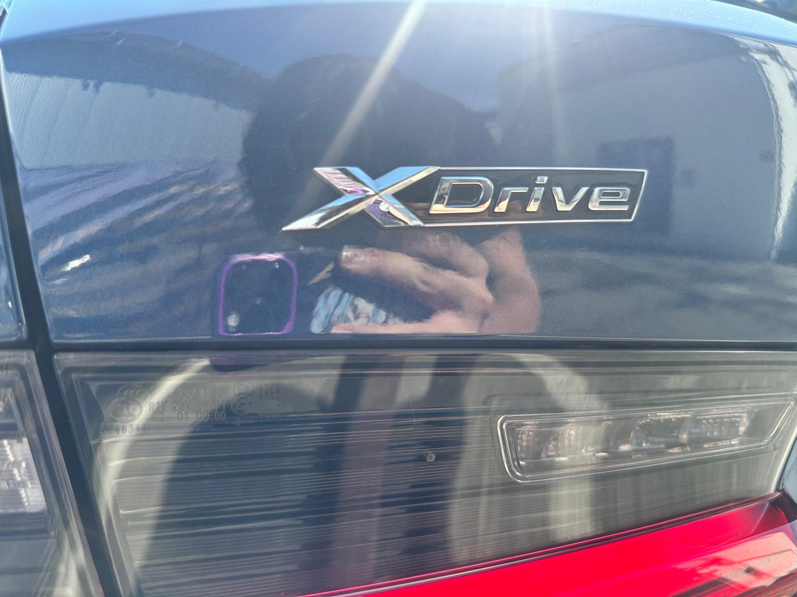 BMW 330e x DriveTouring Steptronic-image-57