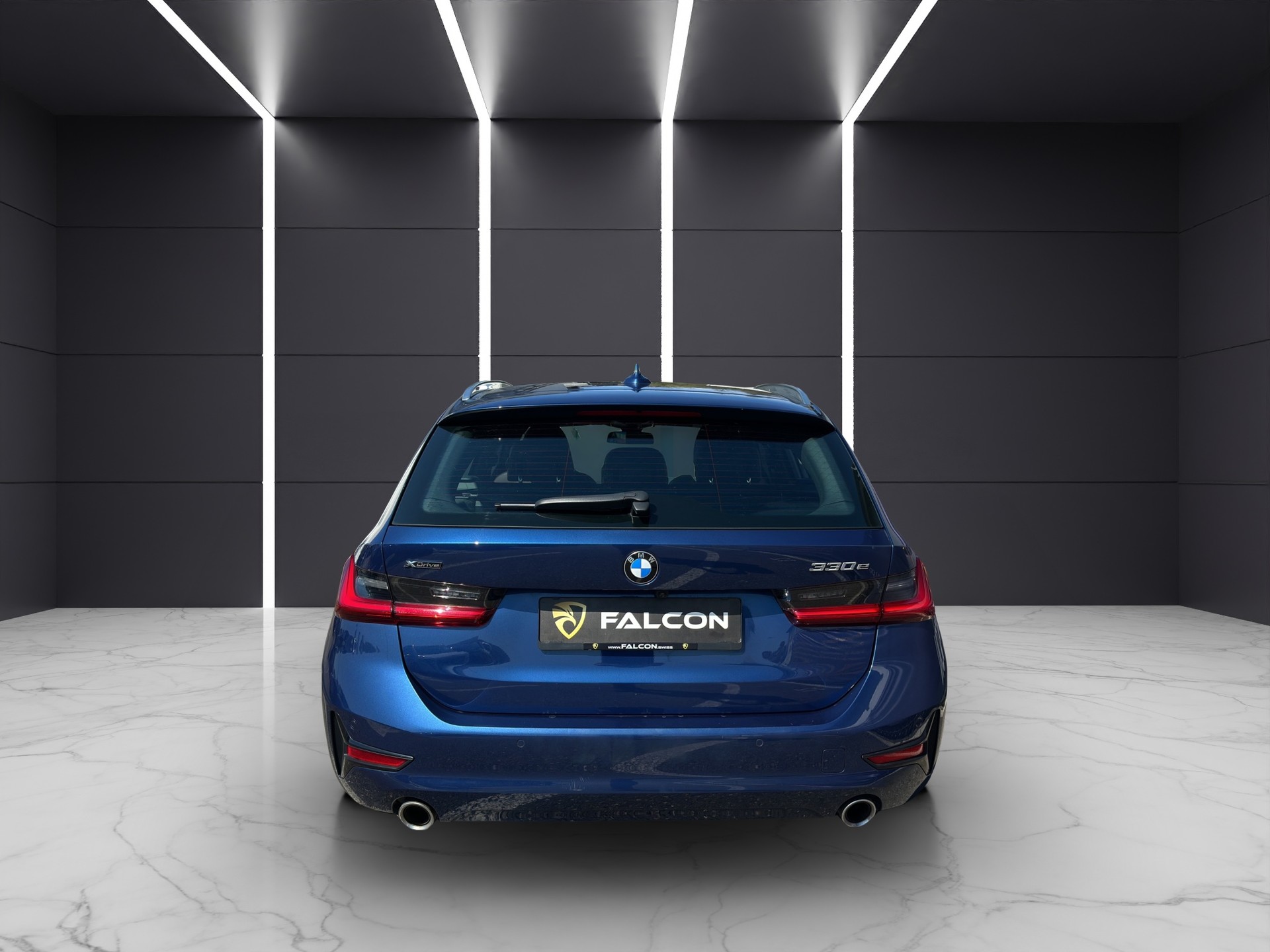 BMW 330e x DriveTouring Steptronic-image-4