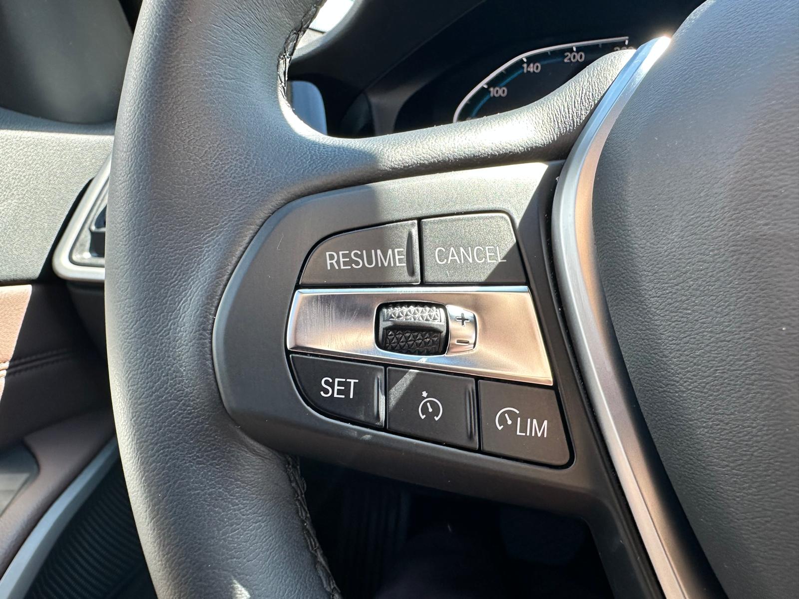 BMW 330e x DriveTouring Steptronic-image-32