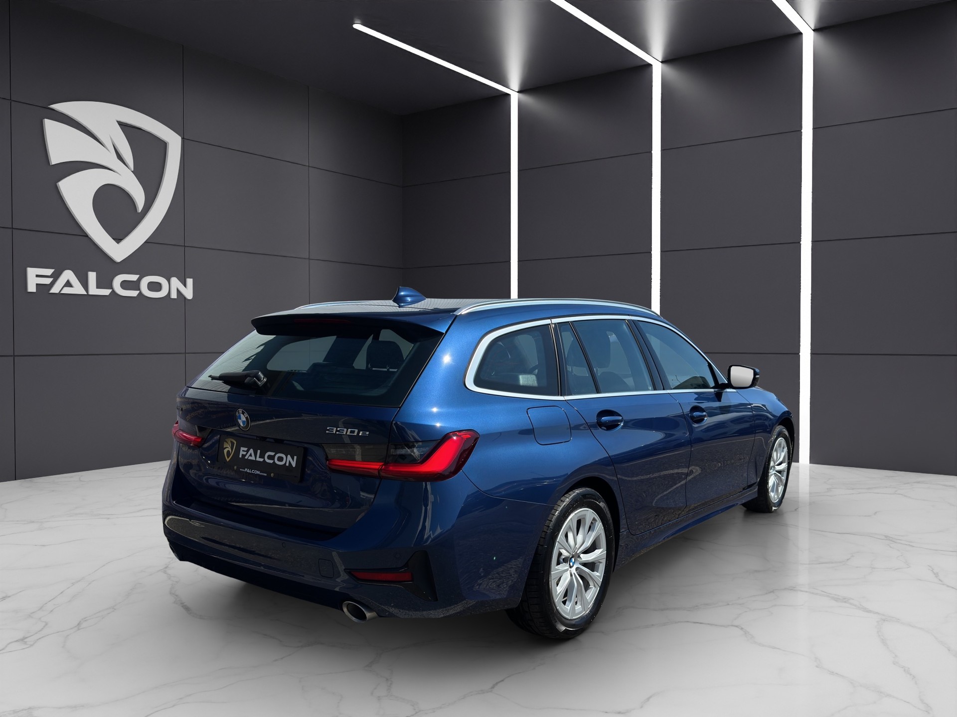 BMW 330e x DriveTouring Steptronic-image-5