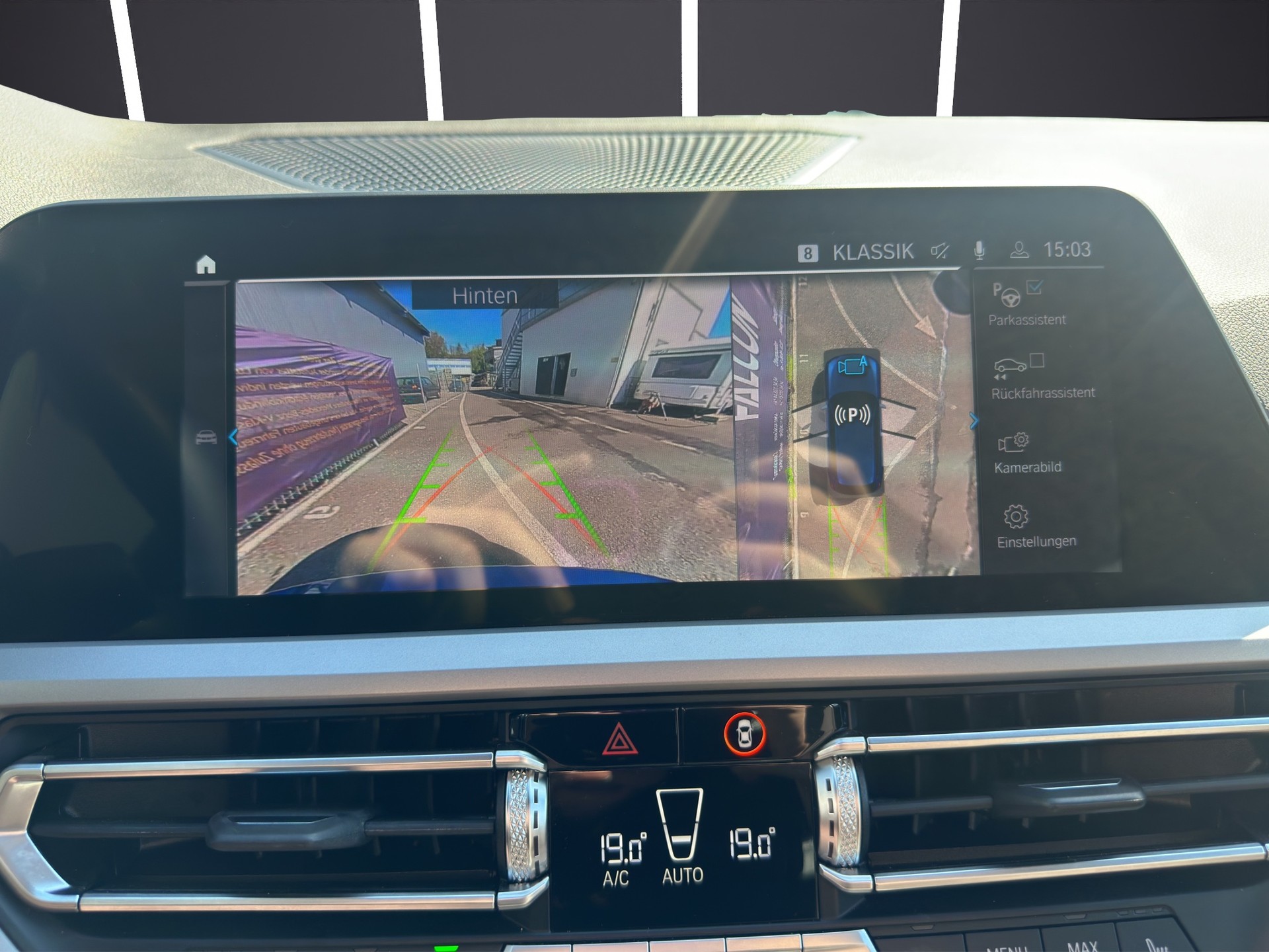 BMW 330e x DriveTouring Steptronic-image-36