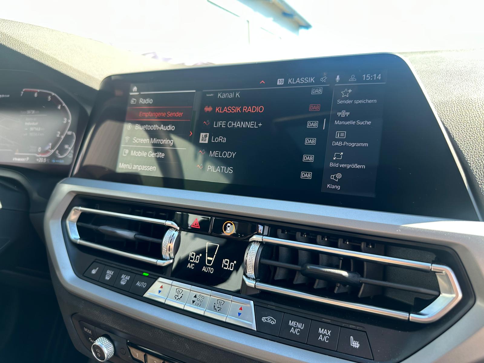BMW 330e x DriveTouring Steptronic-image-37