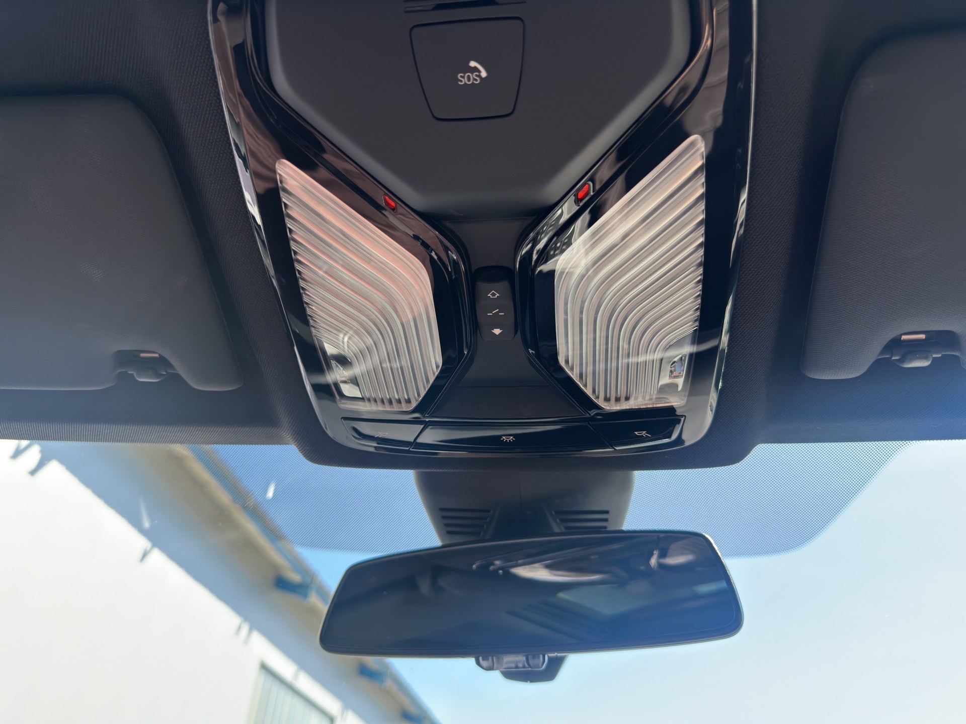 BMW 330e x DriveTouring Steptronic-image-48