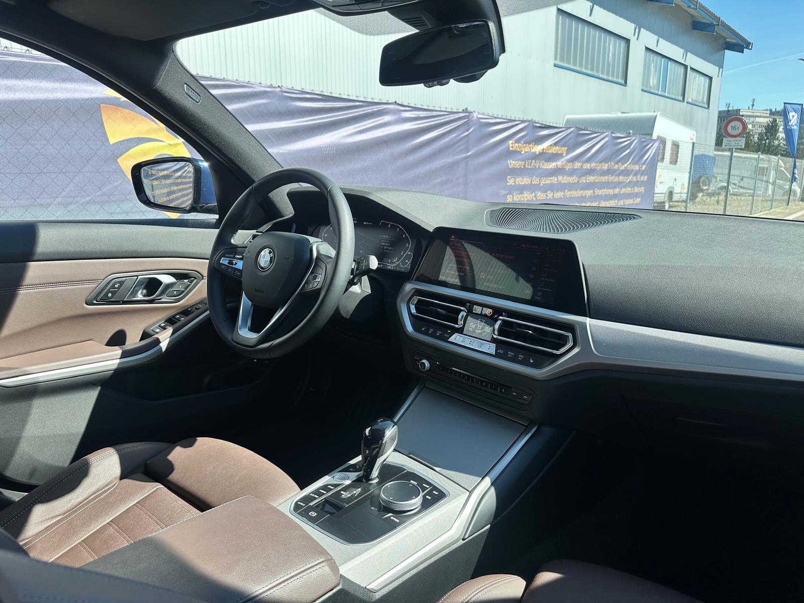 BMW 330e x DriveTouring Steptronic-image-27