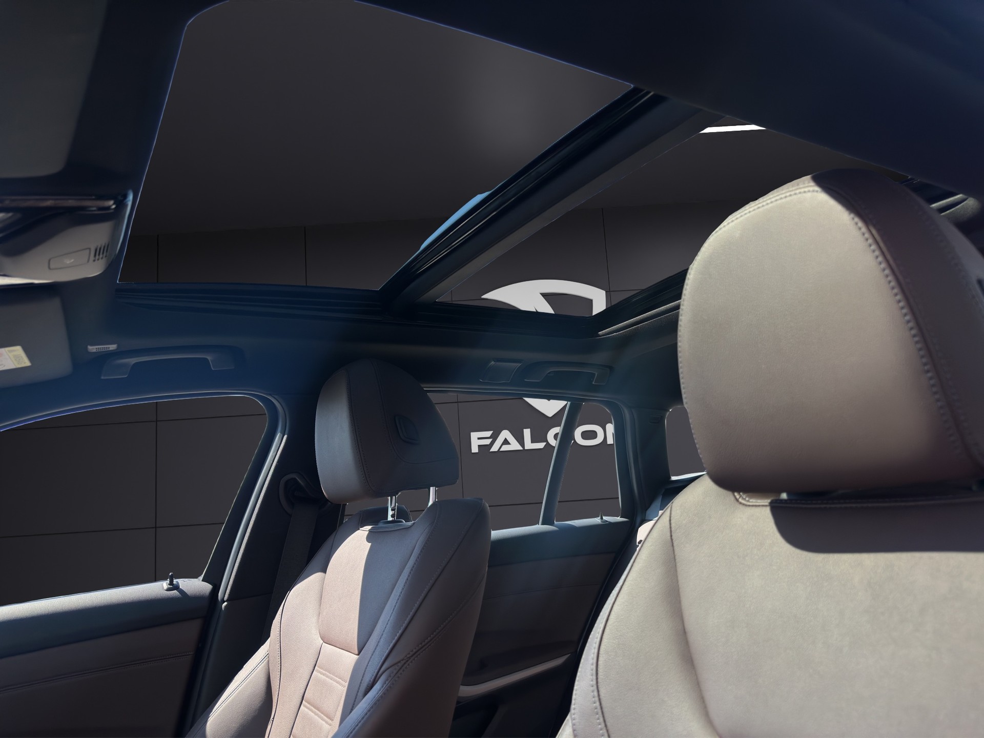 BMW 330e x DriveTouring Steptronic-image-50