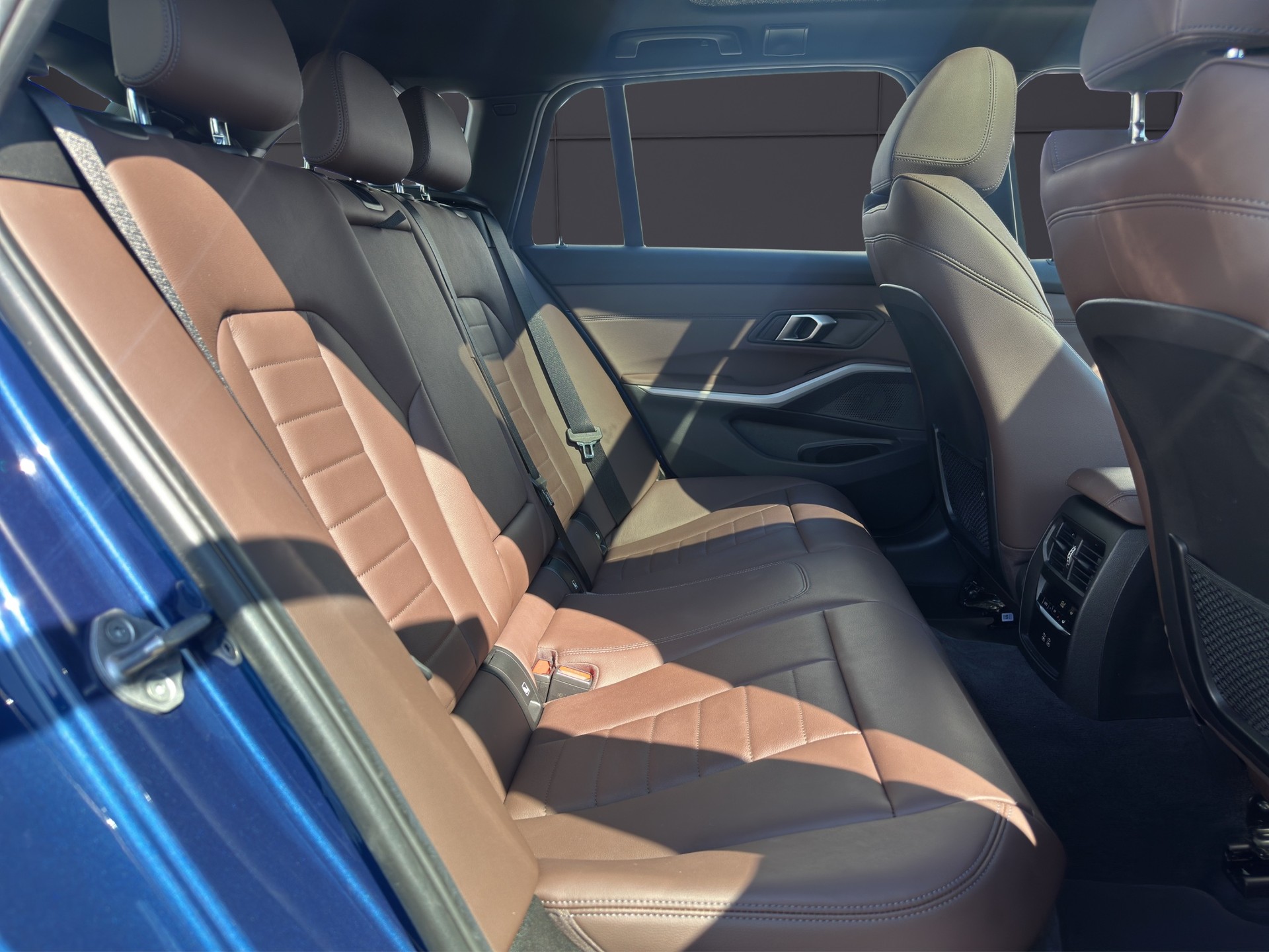 BMW 330e x DriveTouring Steptronic-image-44