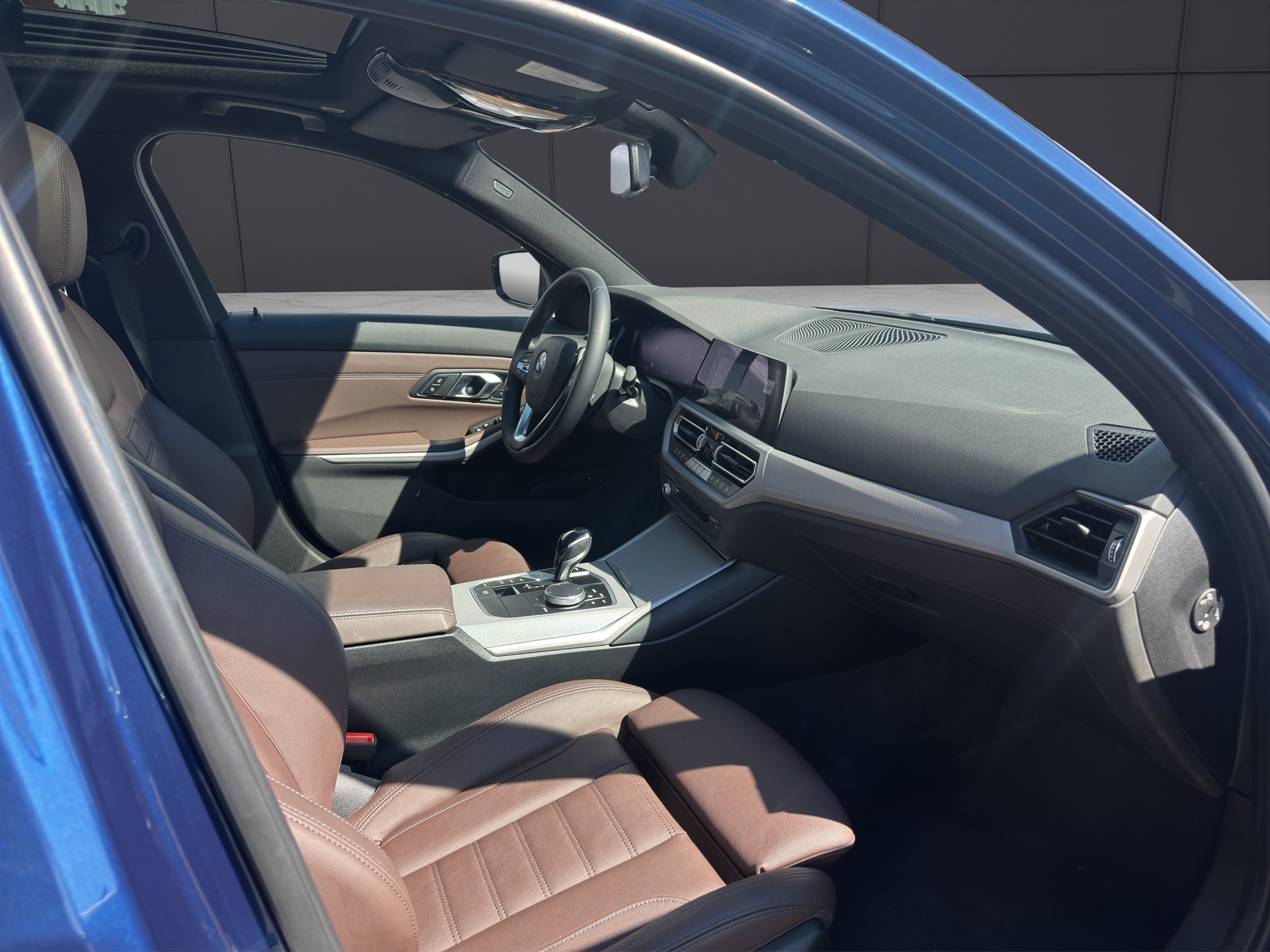 BMW 330e x DriveTouring Steptronic-image-24