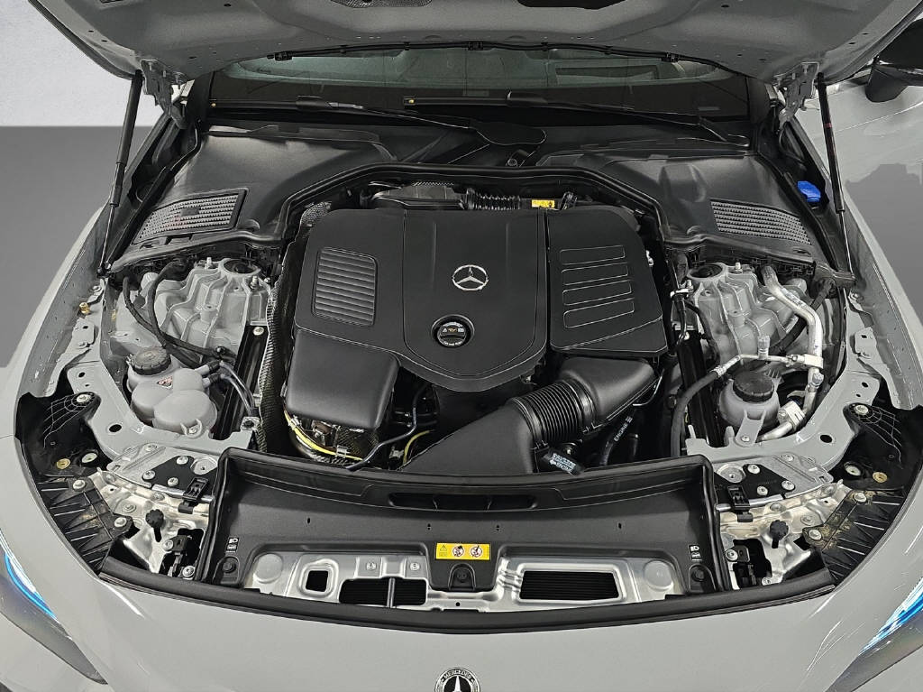 MERCEDES-BENZ CLE 300 AMG Line 4Matic Cabriolet-image-8