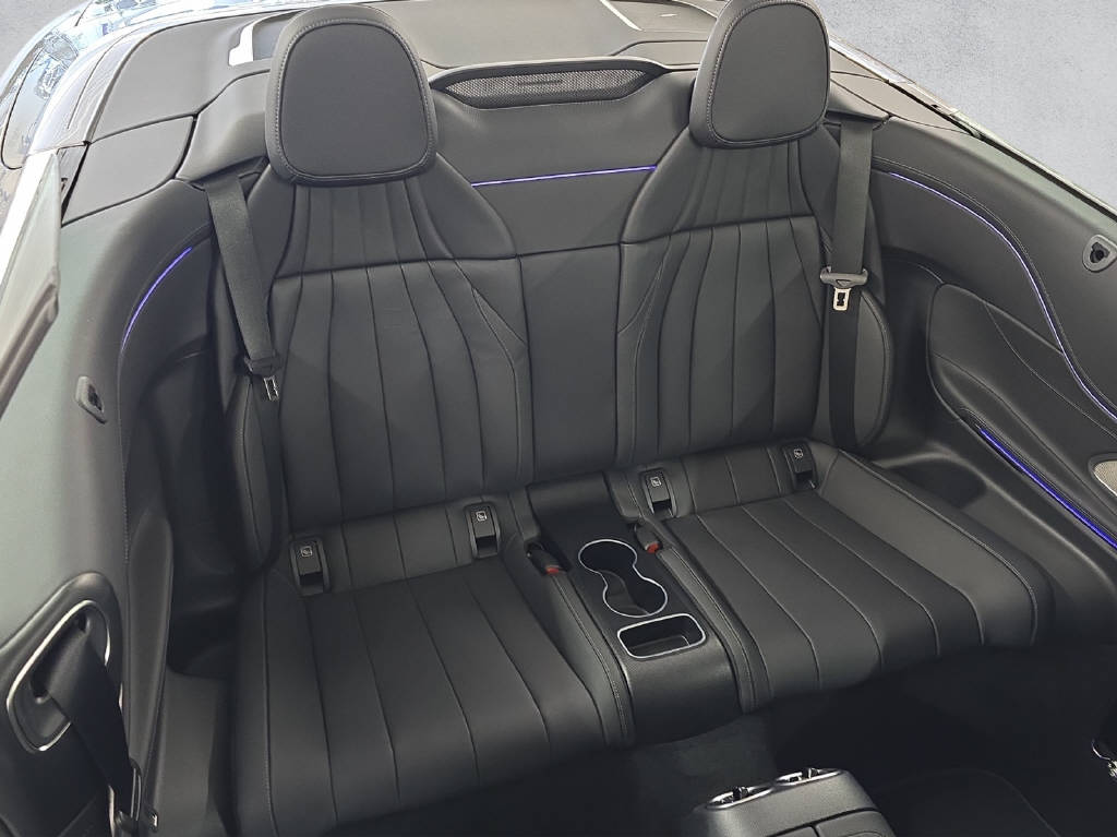 MERCEDES-BENZ CLE 300 AMG Line 4Matic Cabriolet-image-12