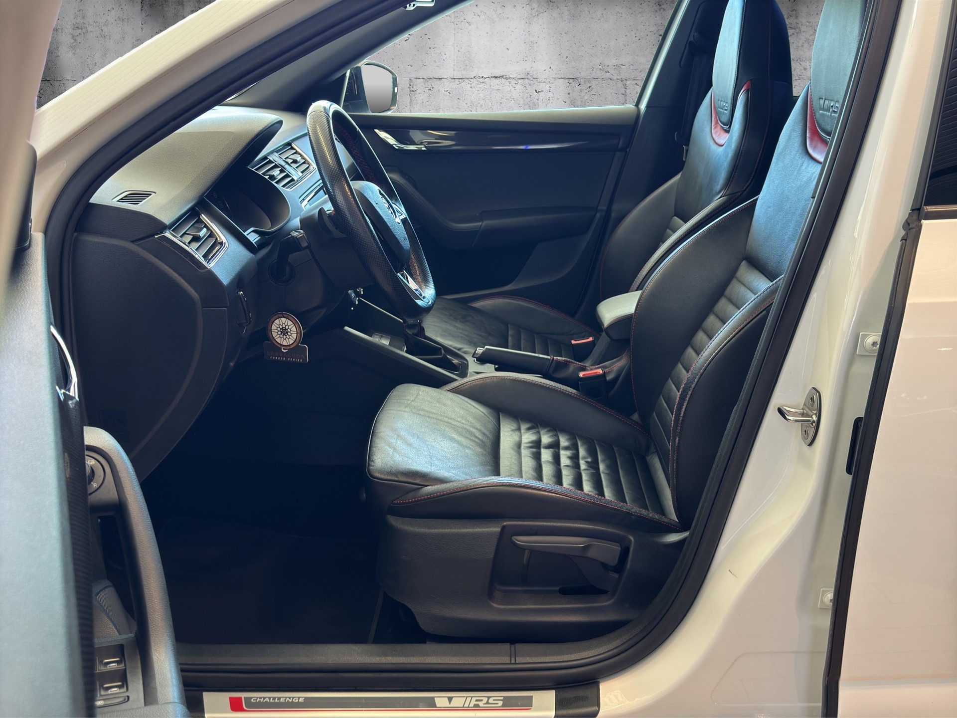 SKODA Octavia Combi 2.0 TDI RS DSG-image-7