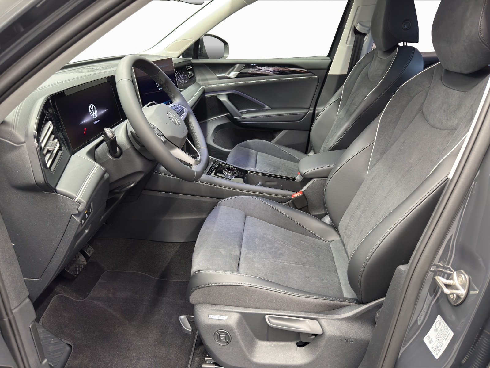 VW Tiguan 2.0 TDI SCR Elegance DSG 4motion-image-6