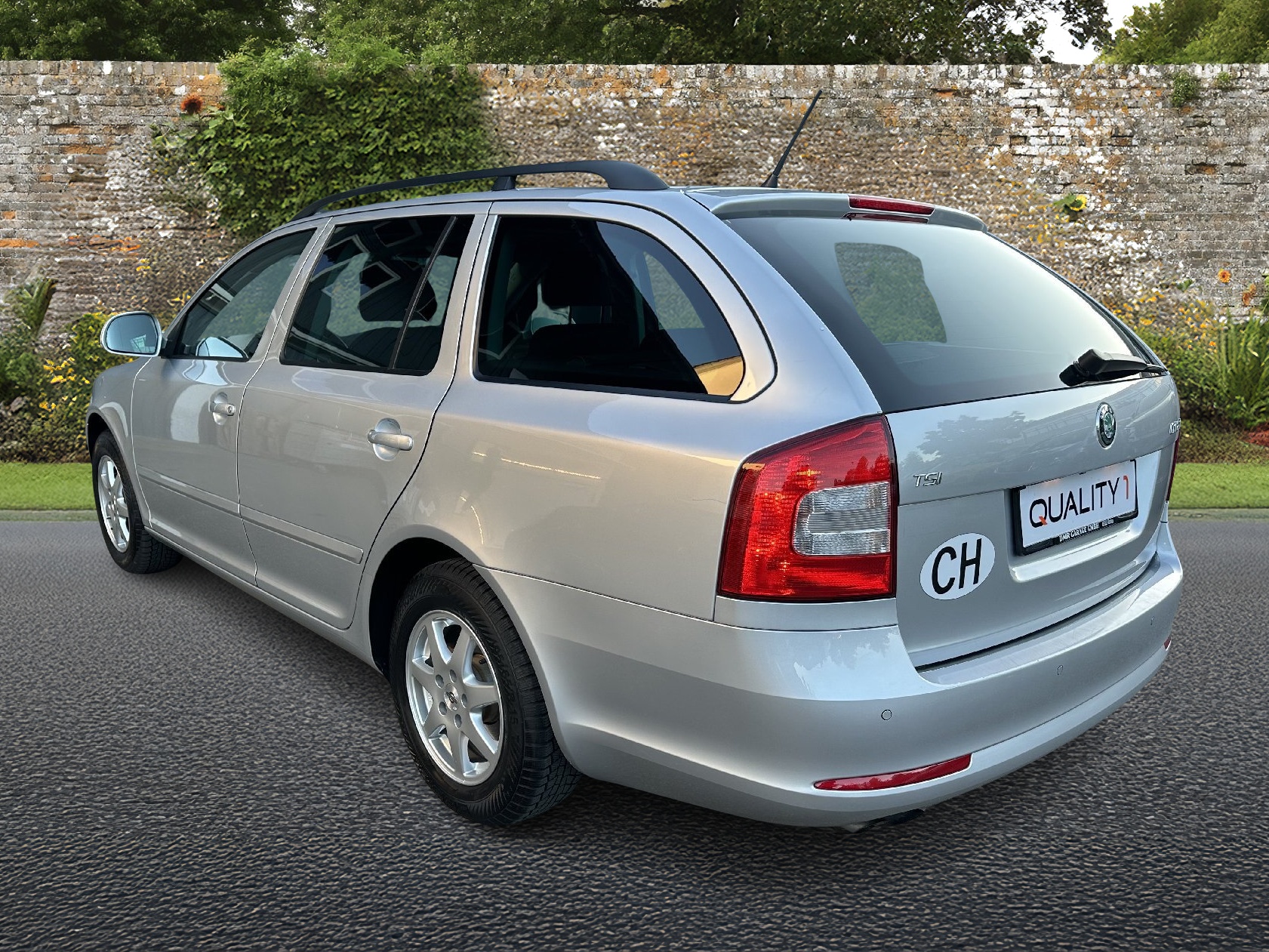 SKODA Octavia Combi 1.4 TSI Elegance DSG-image-2