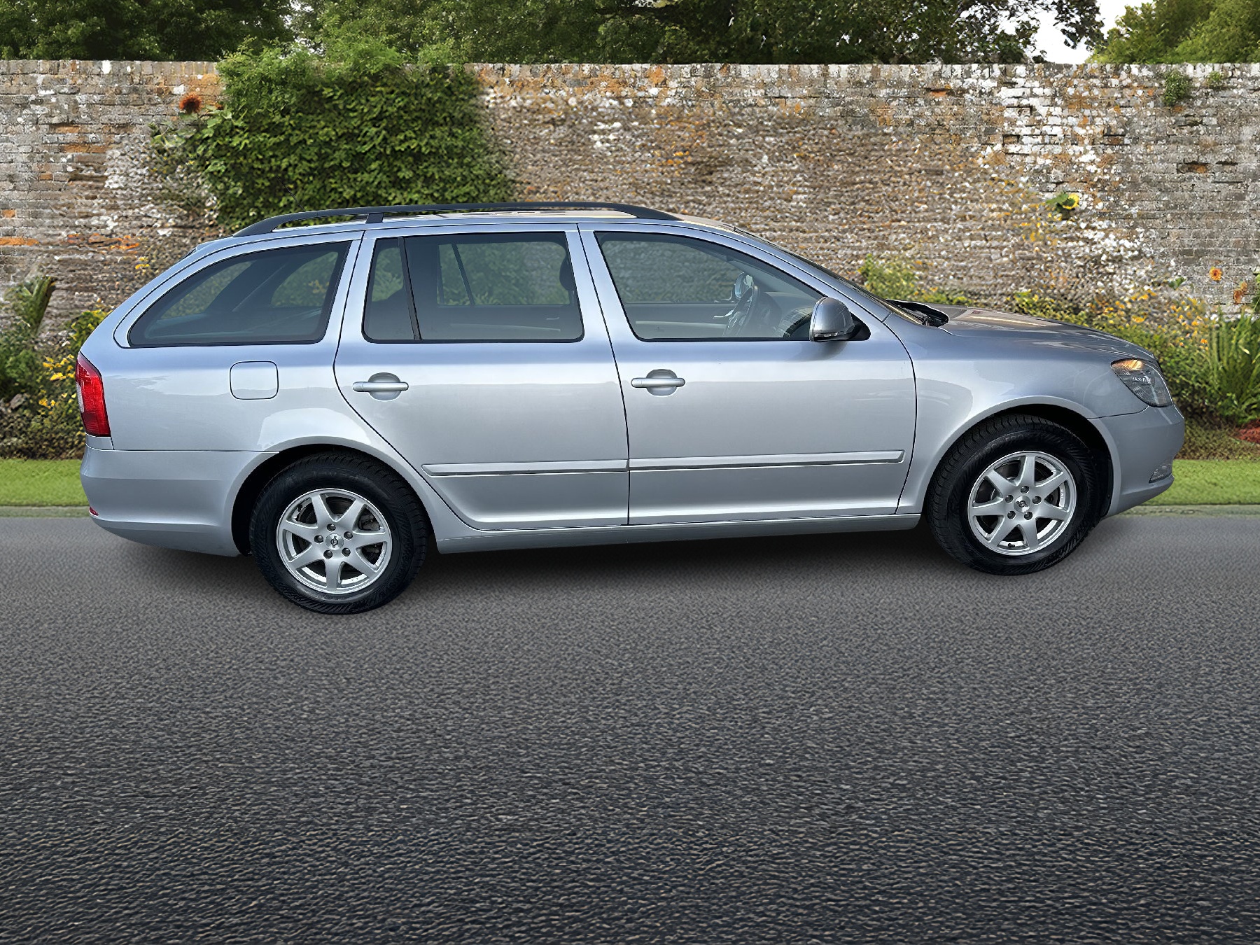 SKODA Octavia Combi 1.4 TSI Elegance DSG-image-5