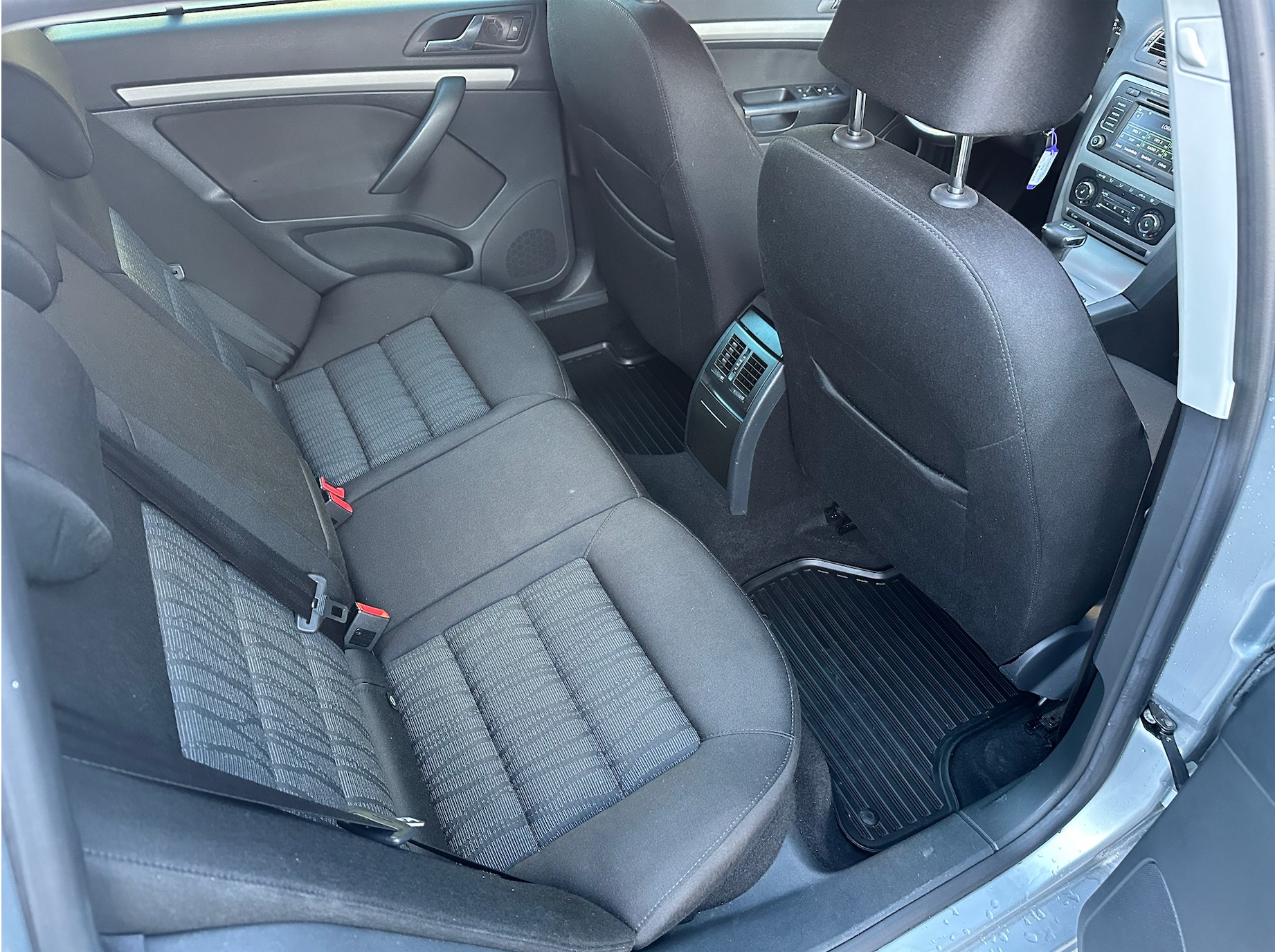 SKODA Octavia Combi 1.4 TSI Elegance DSG-image-13