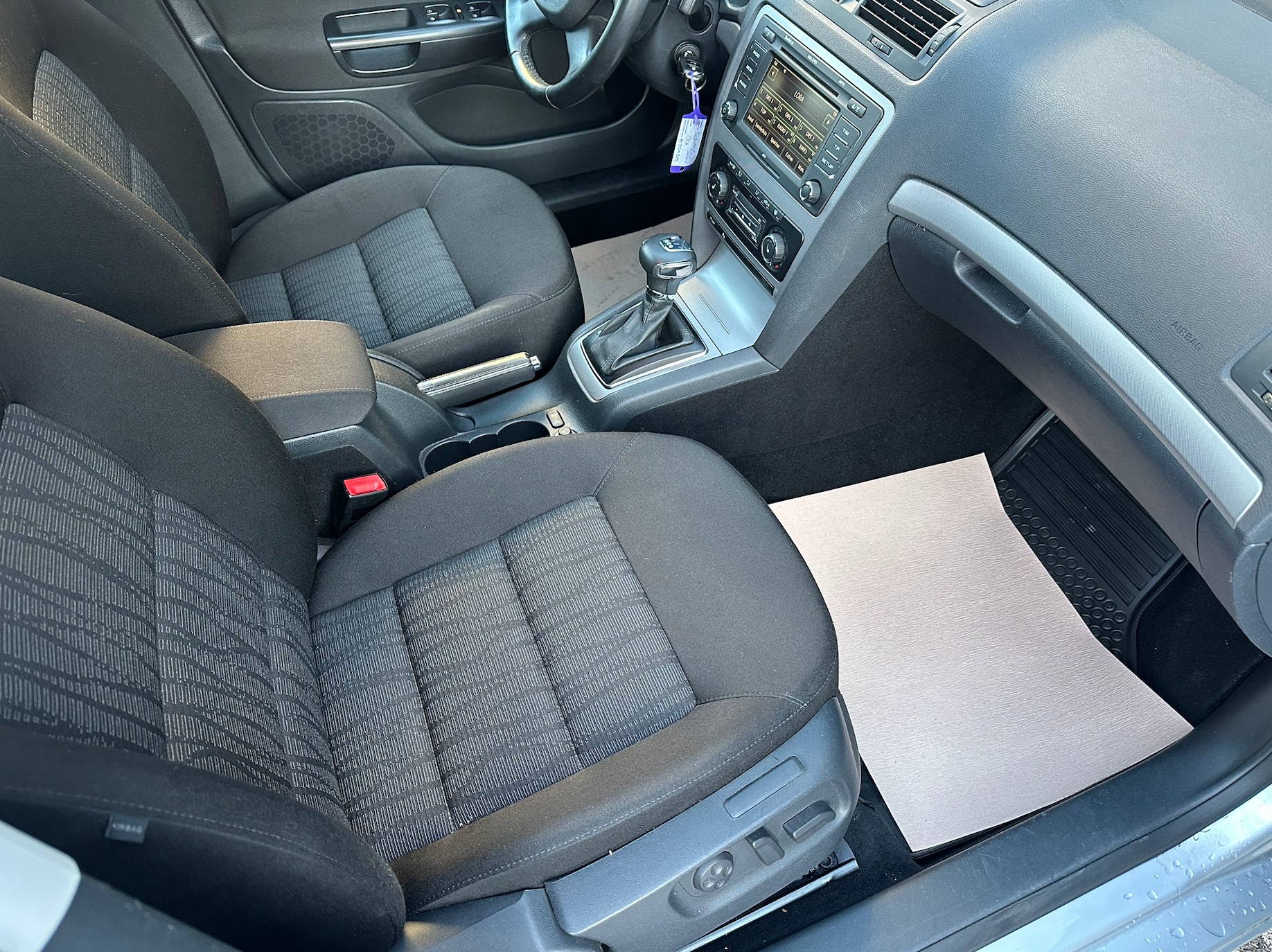 SKODA Octavia Combi 1.4 TSI Elegance DSG-image-12