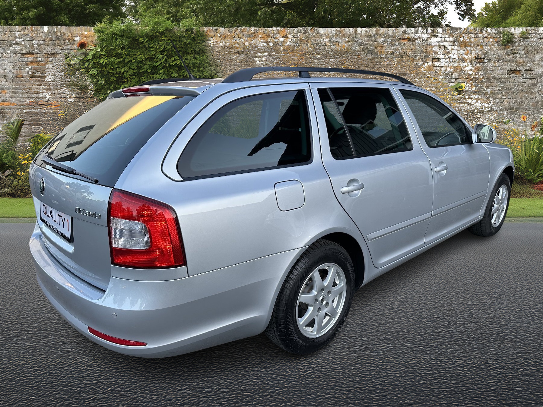 SKODA Octavia Combi 1.4 TSI Elegance DSG-image-4