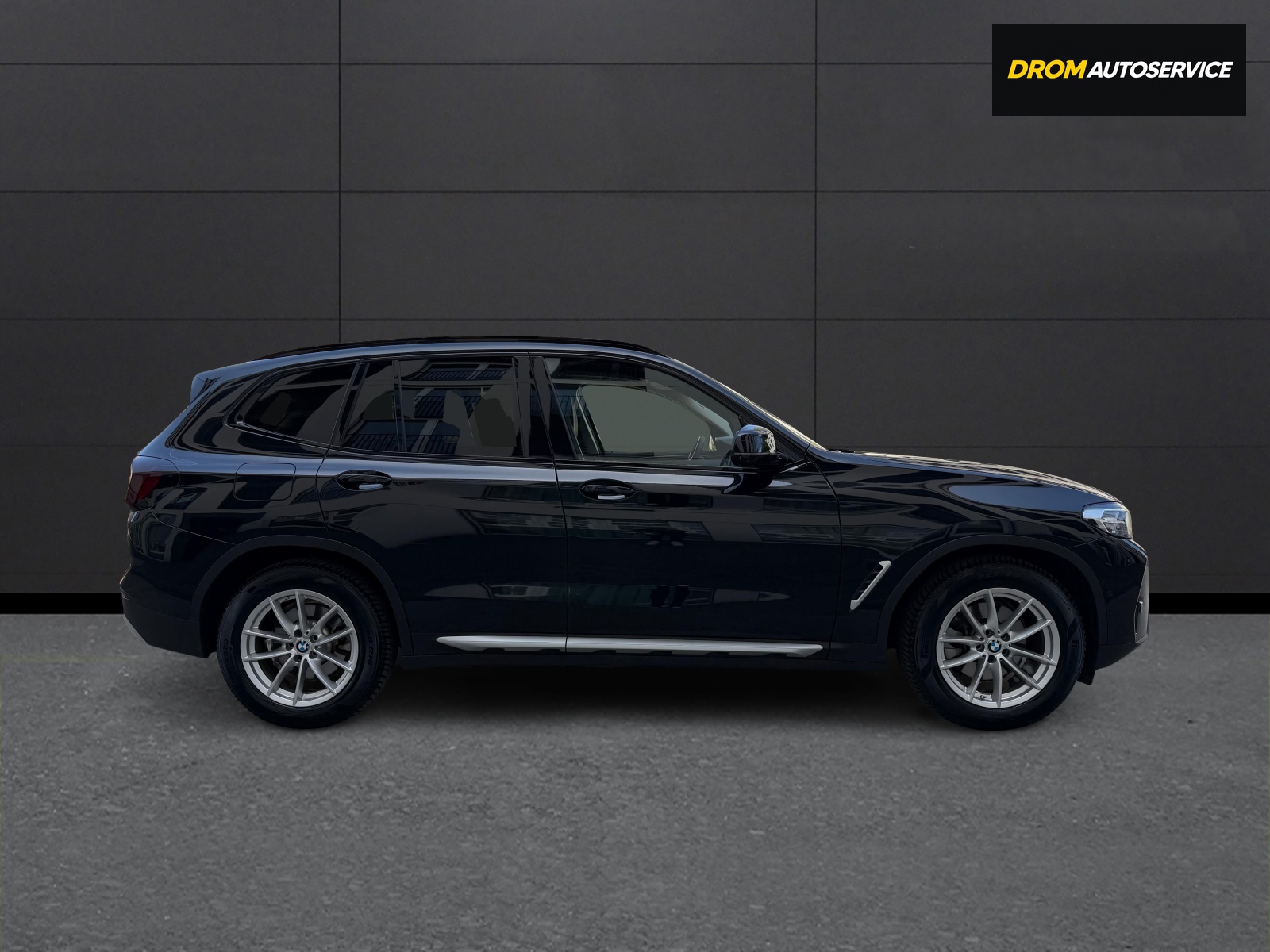 BMW X3 xDrive 20i-showroom-element-3