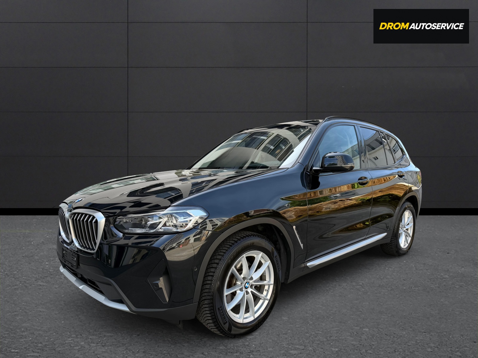 BMW X3 xDrive 20i-showroom-element-1
