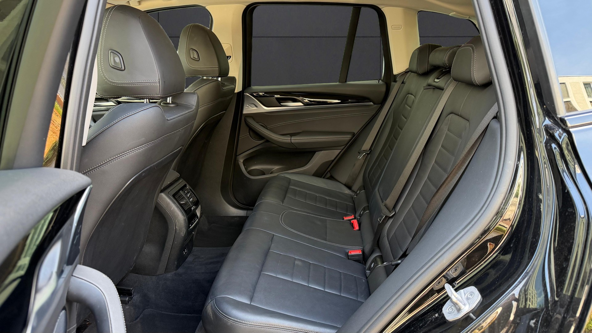 BMW X3 xDrive 20i-image-9