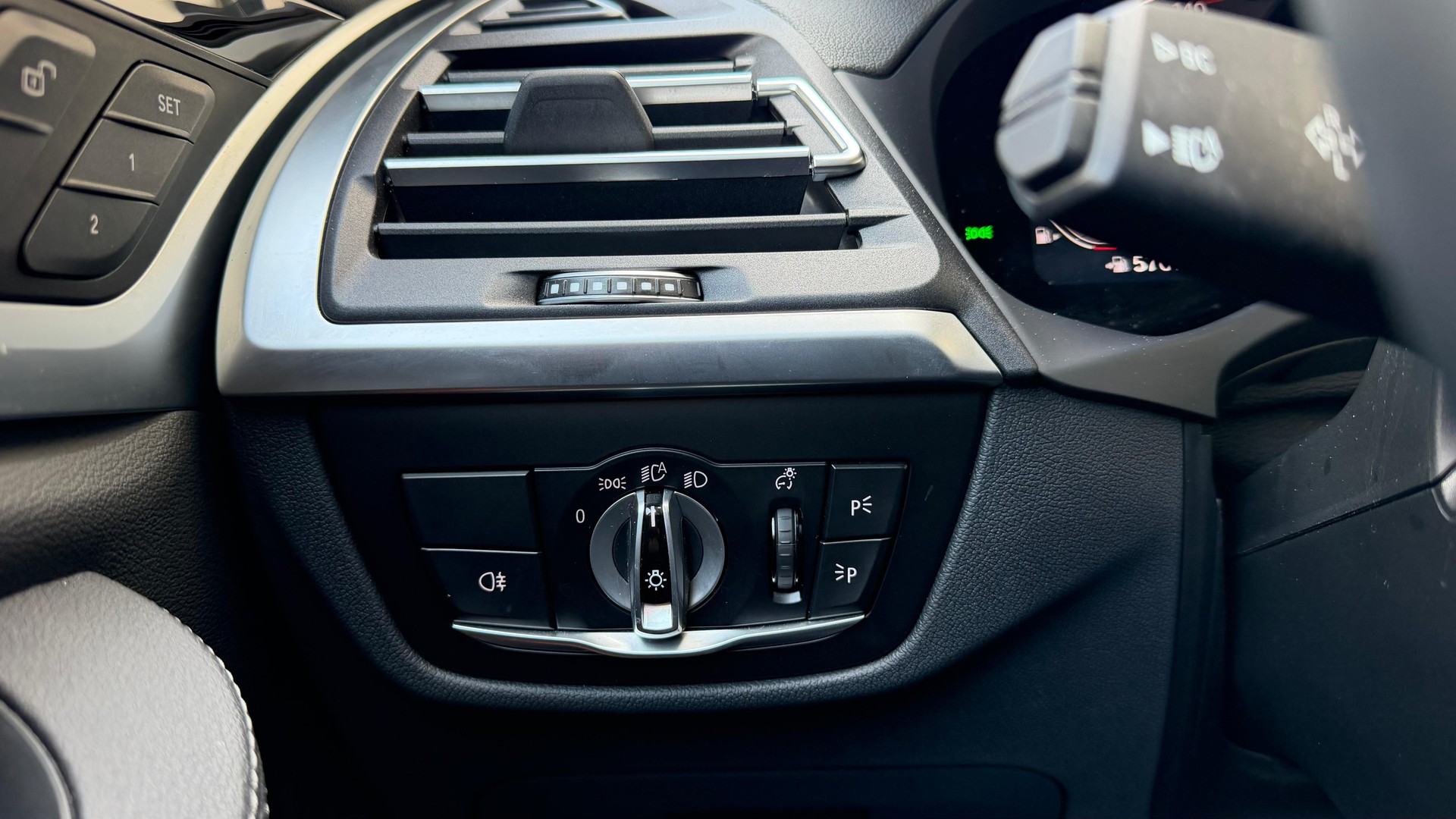 BMW X3 xDrive 20i-image-17