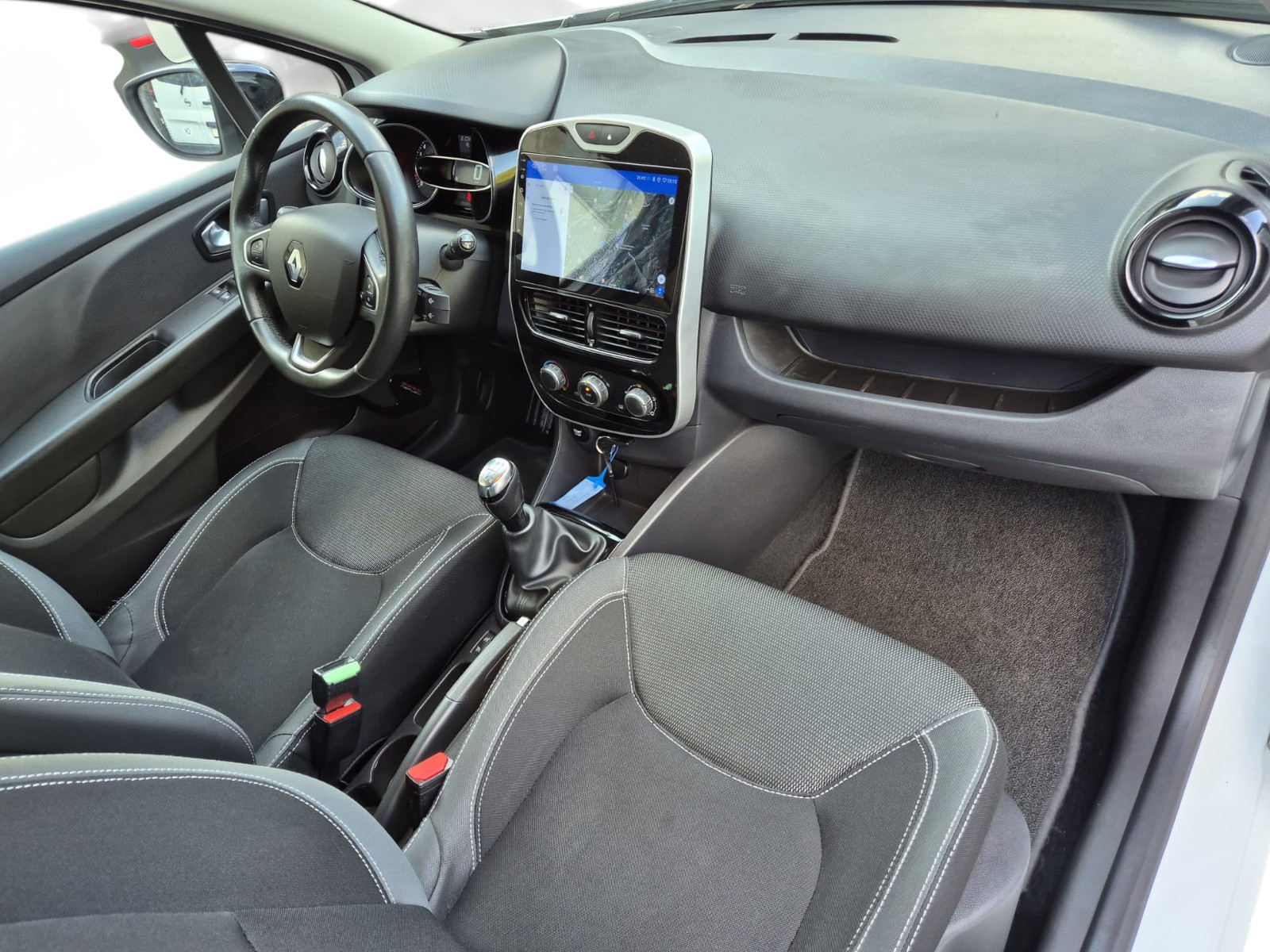 RENAULT Clio 0.9 12V Intens-image-13