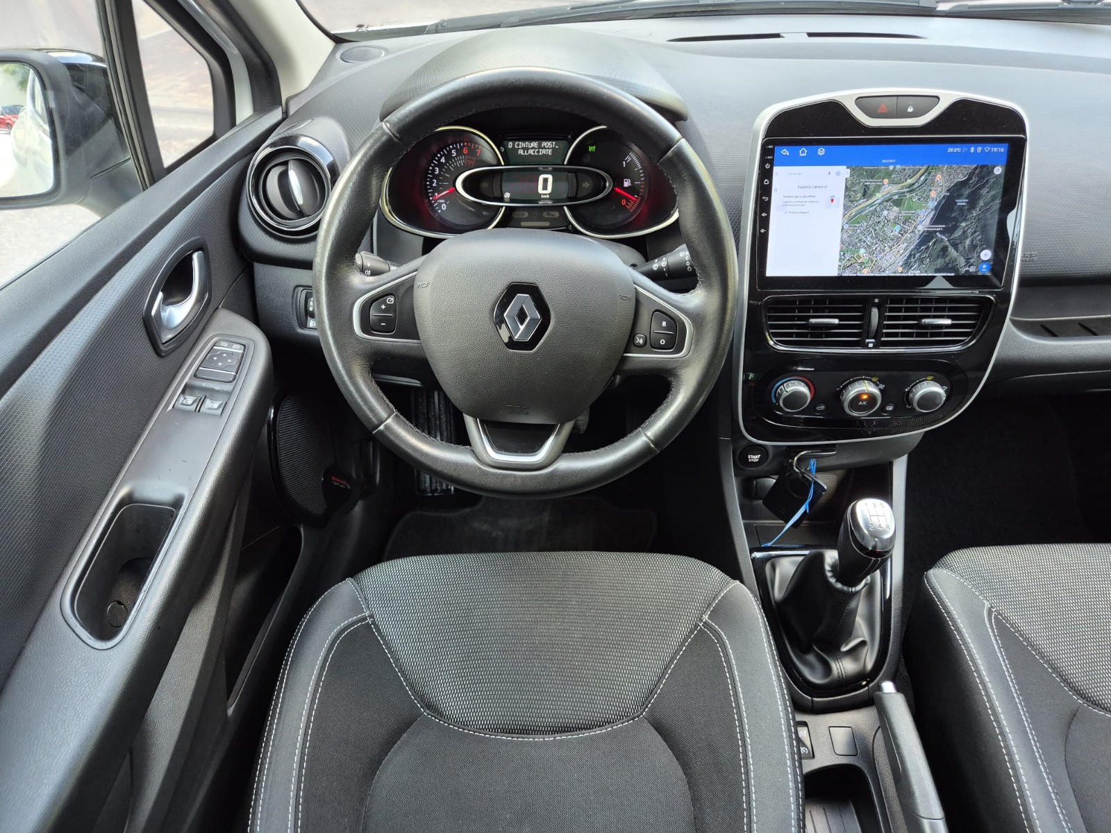 RENAULT Clio 0.9 12V Intens-image-10