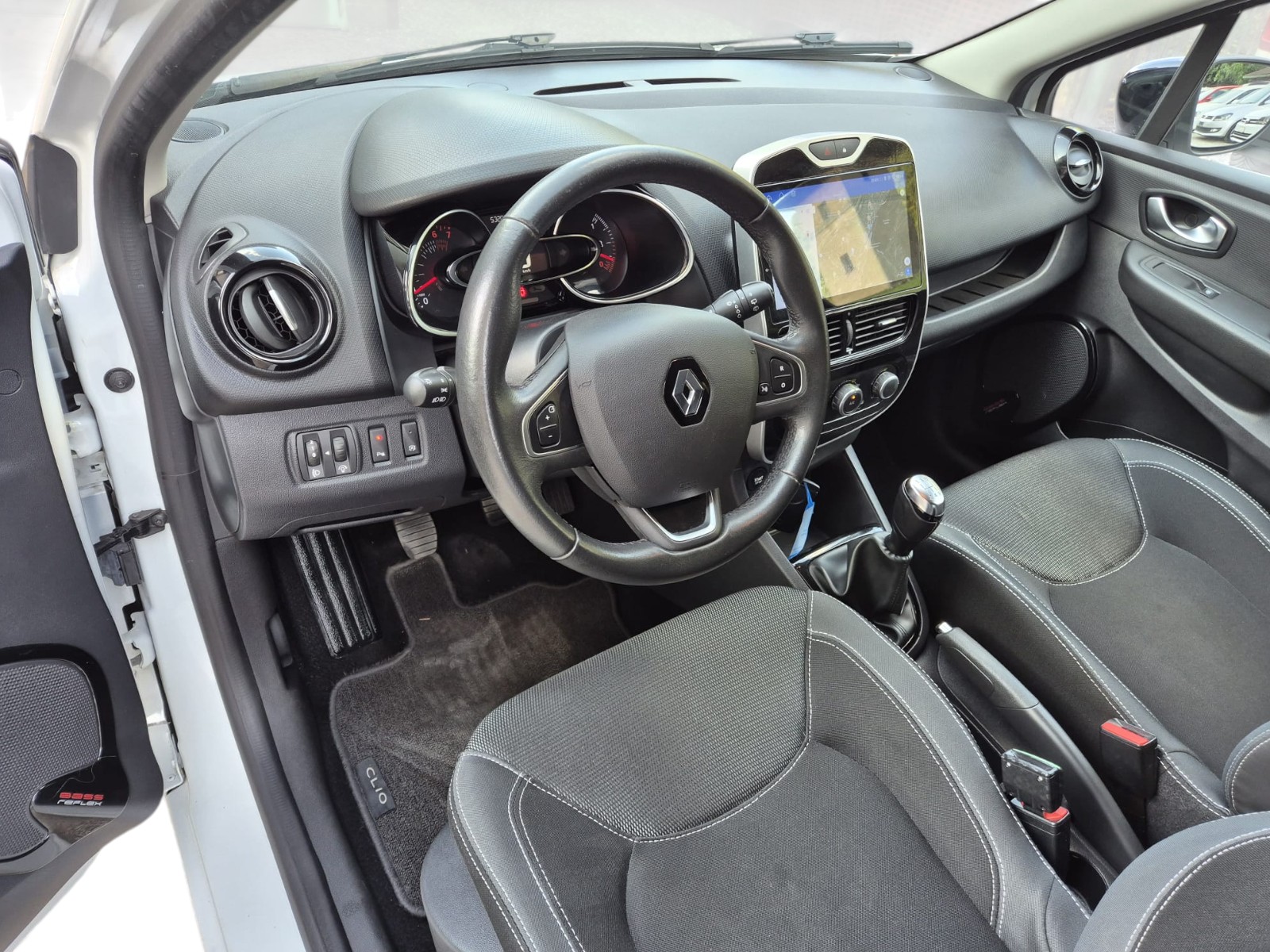 RENAULT Clio 0.9 12V Intens-image-11