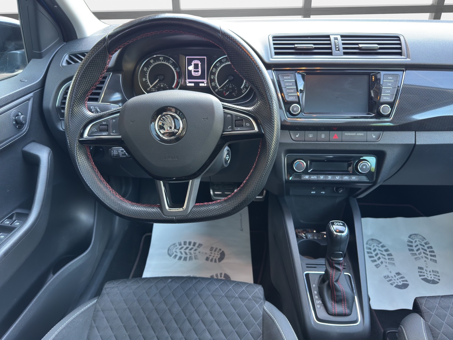 SKODA Fabia 1.0 TSI Monte Carlo DSG-image-11