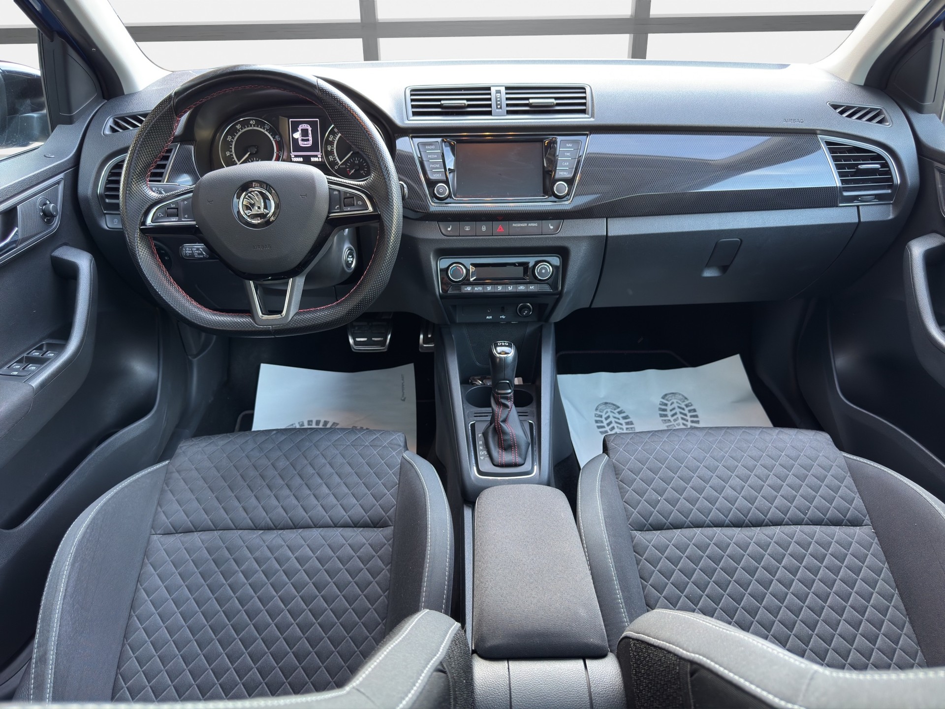 SKODA Fabia 1.0 TSI Monte Carlo DSG-image-10