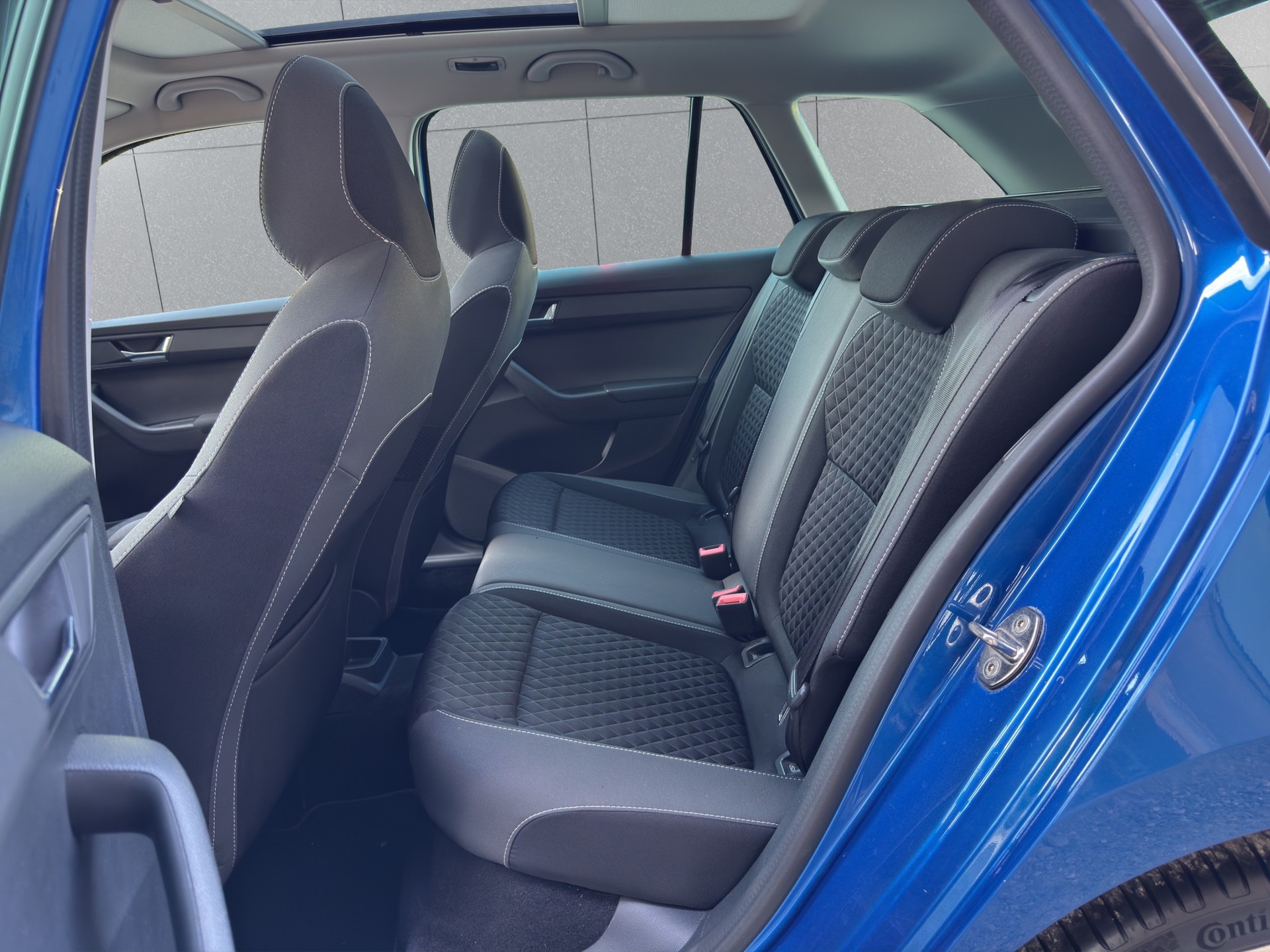 SKODA Fabia 1.0 TSI Monte Carlo DSG-image-9