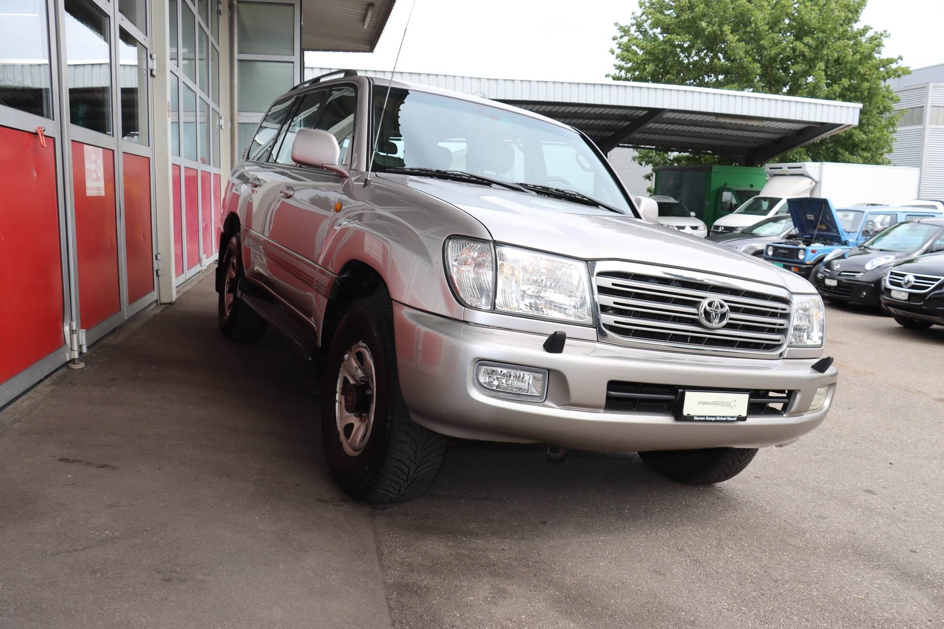 TOYOTA Land Cruiser 500 4.2TD S.Saloon-showroom-element-3