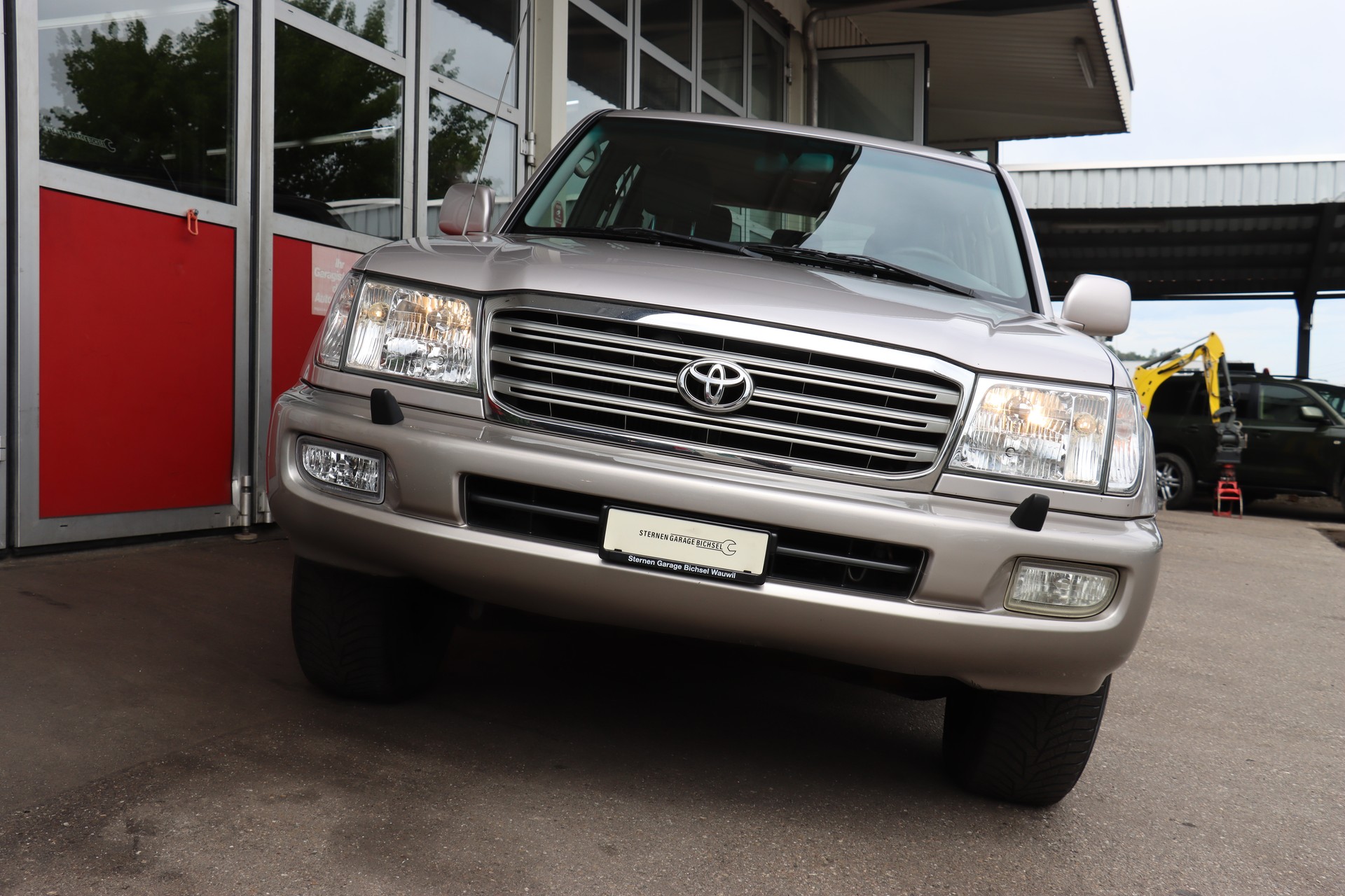 TOYOTA Land Cruiser 500 4.2TD S.Saloon-showroom-element-2