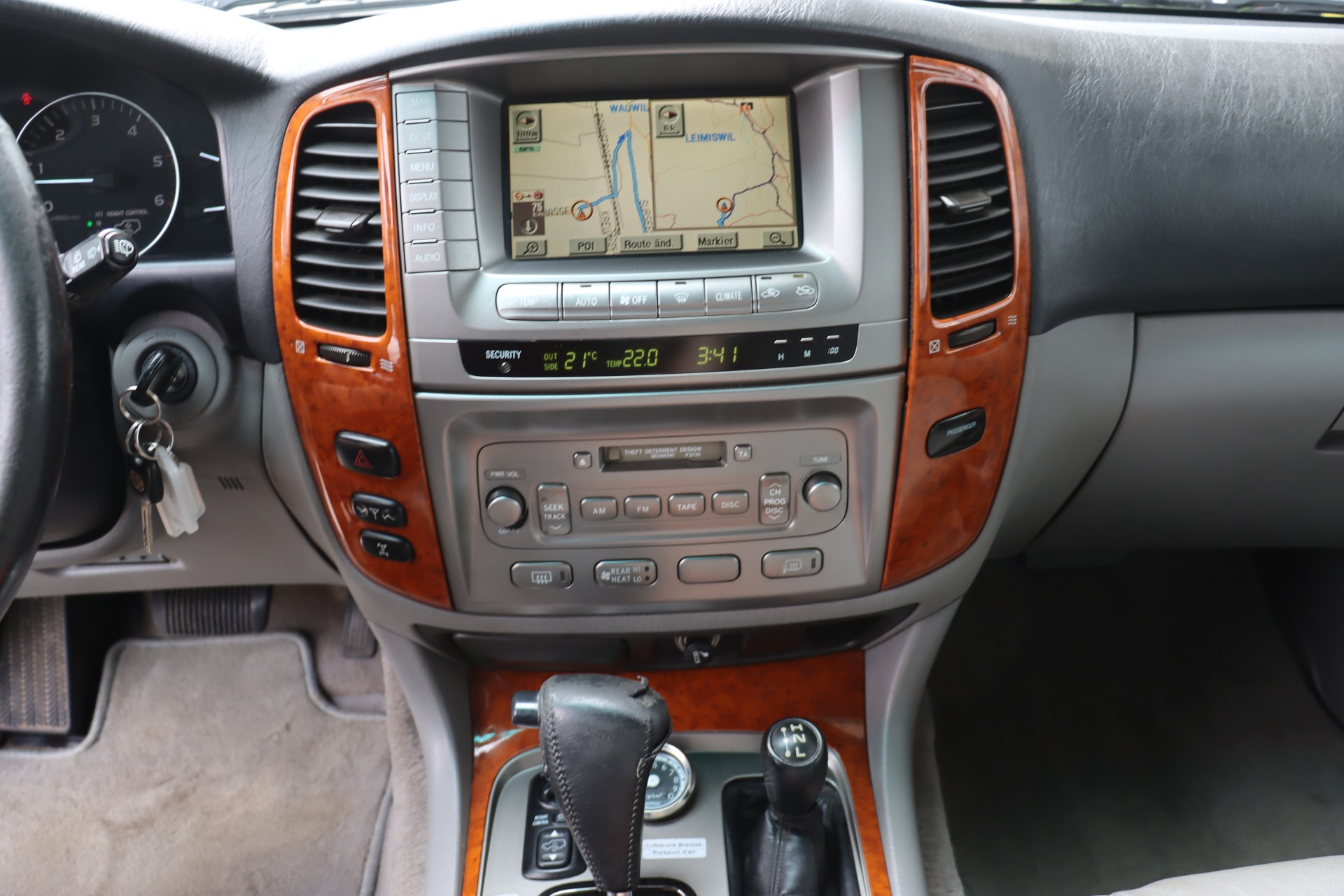 TOYOTA Land Cruiser 500 4.2TD S.Saloon-image-15